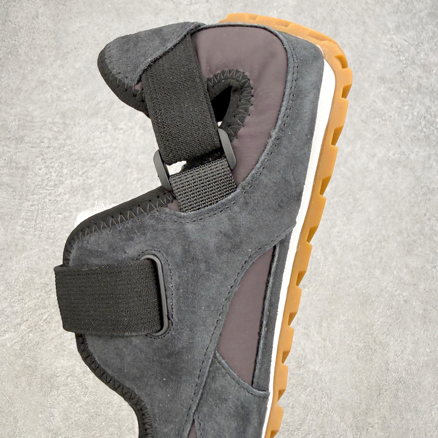 Bottega Veneta BV葆蝶家 Orbit Flash 魔术贴圆头平底 玛丽珍 休闲单鞋 女款