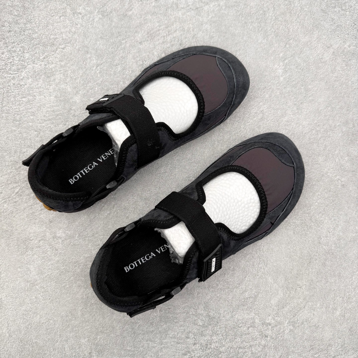 Bottega Veneta BV葆蝶家 Orbit Flash 魔术贴圆头平底 玛丽珍 休闲单鞋 女款