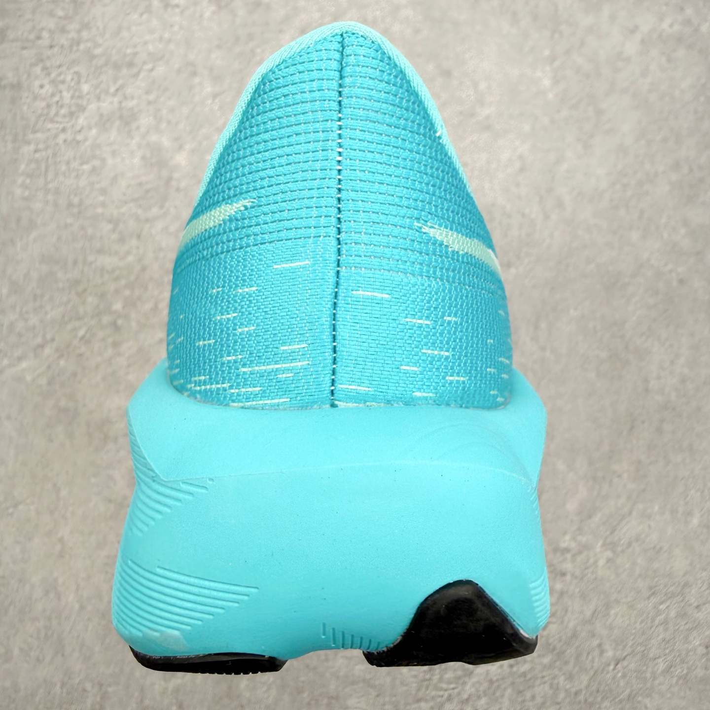 ASICS NOVABLAST 6 舒适百搭低帮马拉松训练竞速跑步鞋 ASICS（亚瑟士）是日本实业家鬼