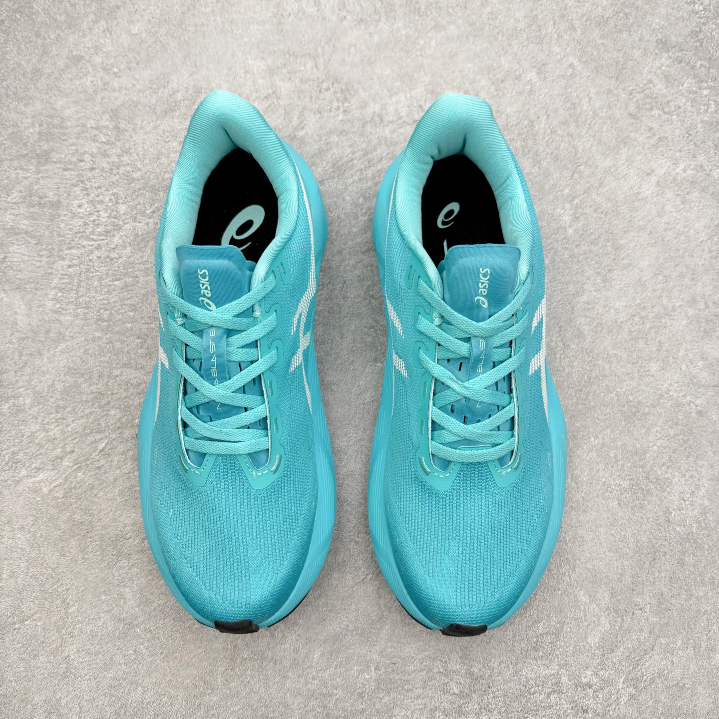 ASICS NOVABLAST 6 舒适百搭低帮马拉松训练竞速跑步鞋 ASICS（亚瑟士）是日本实业家鬼