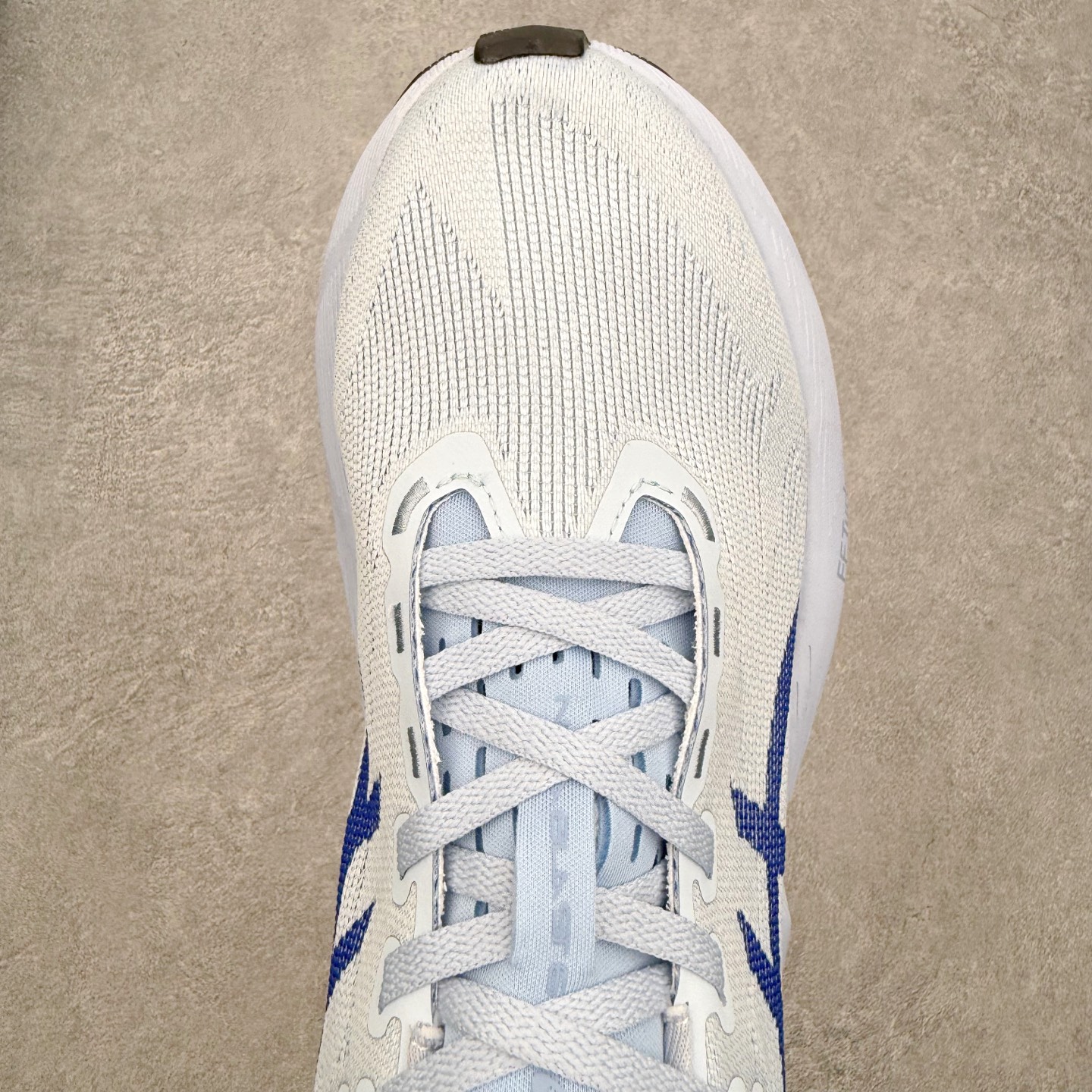 ASICS NOVABLAST 6 舒适百搭低帮马拉松训练竞速跑步鞋 ASICS（亚瑟士）是日本实业家鬼