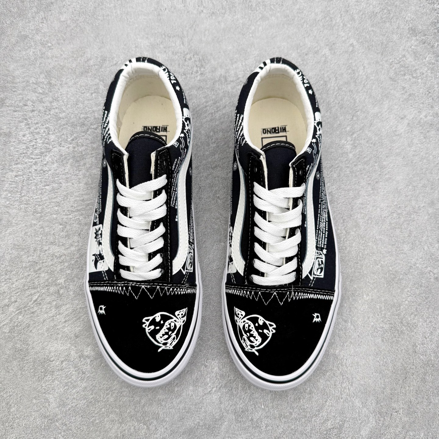 Vans Old Skool x Hirono泡泡玛特 小野联名 复古黑白涂鸦鞋身采用麂皮搭配牛仔帆布面