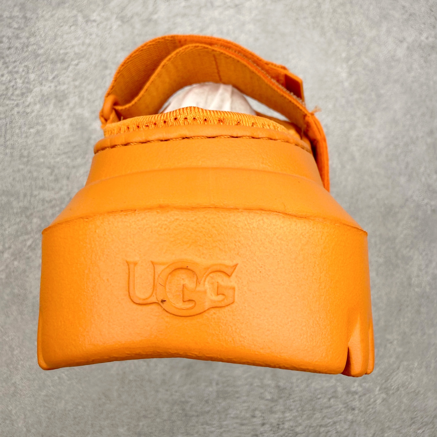 UGG 混合款系列塔斯曼时尚简约加厚半拖包头拖鞋 男女同款 1979年，冲浪运动员布莱恩•史密斯（Bri