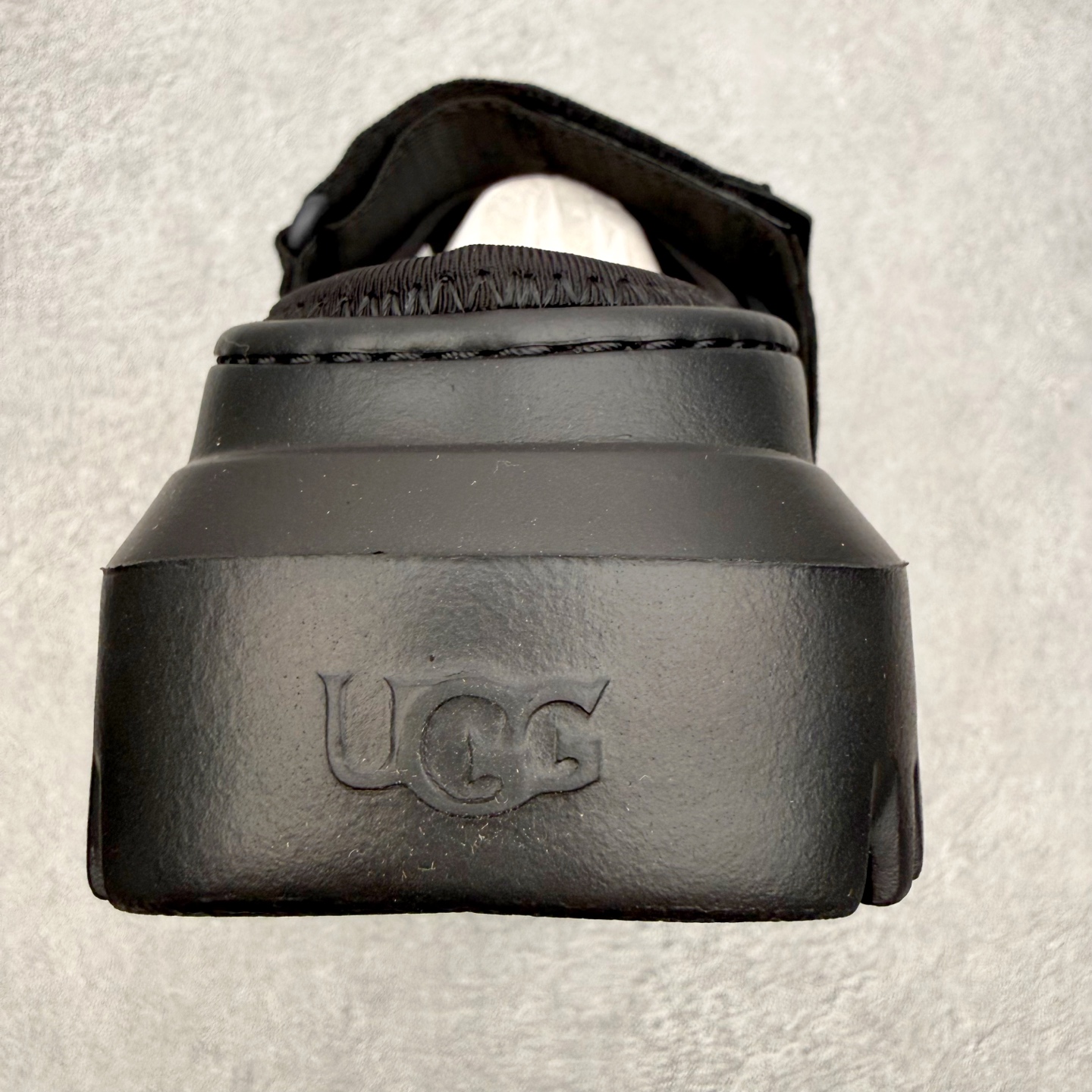 UGG 混合款系列塔斯曼时尚简约加厚半拖包头拖鞋 男女同款 1979年，冲浪运动员布莱恩•史密斯（Bri