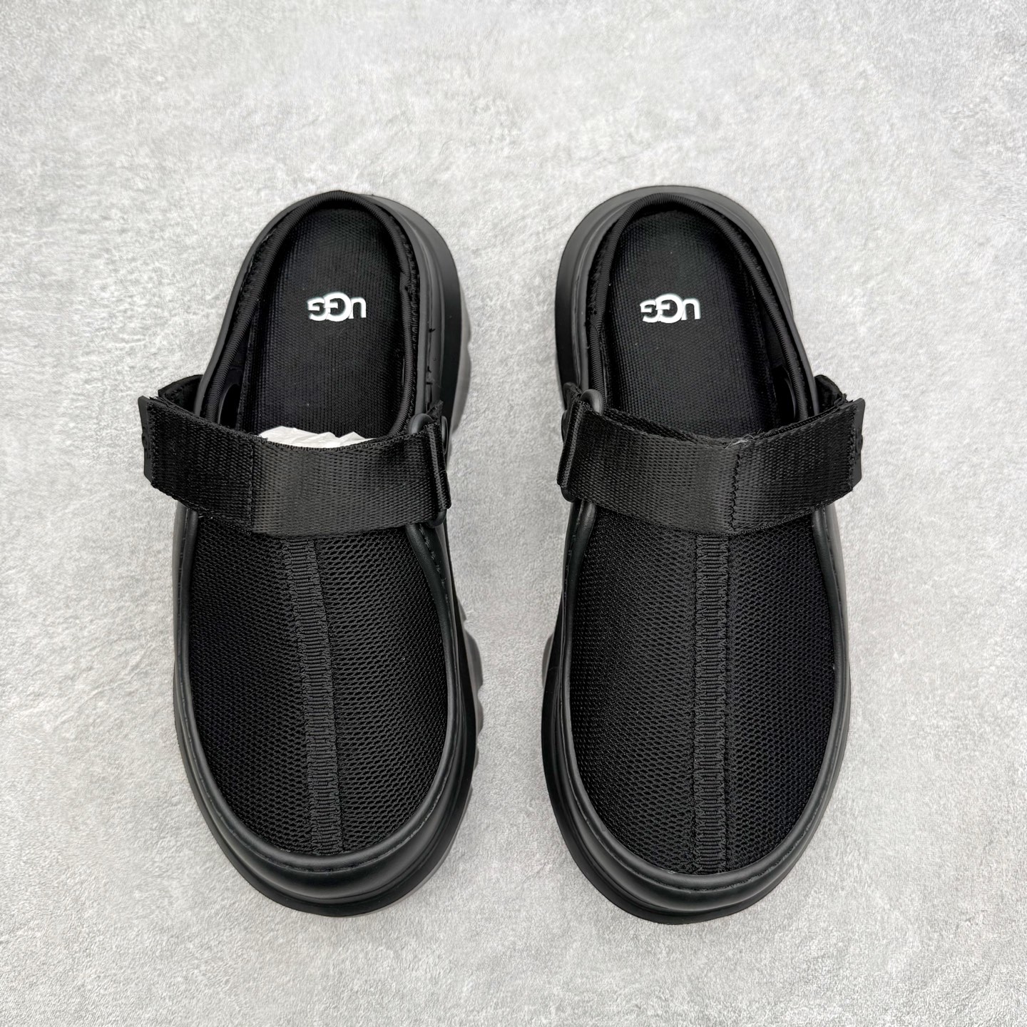 UGG 混合款系列塔斯曼时尚简约加厚半拖包头拖鞋 男女同款 1979年，冲浪运动员布莱恩•史密斯（Bri