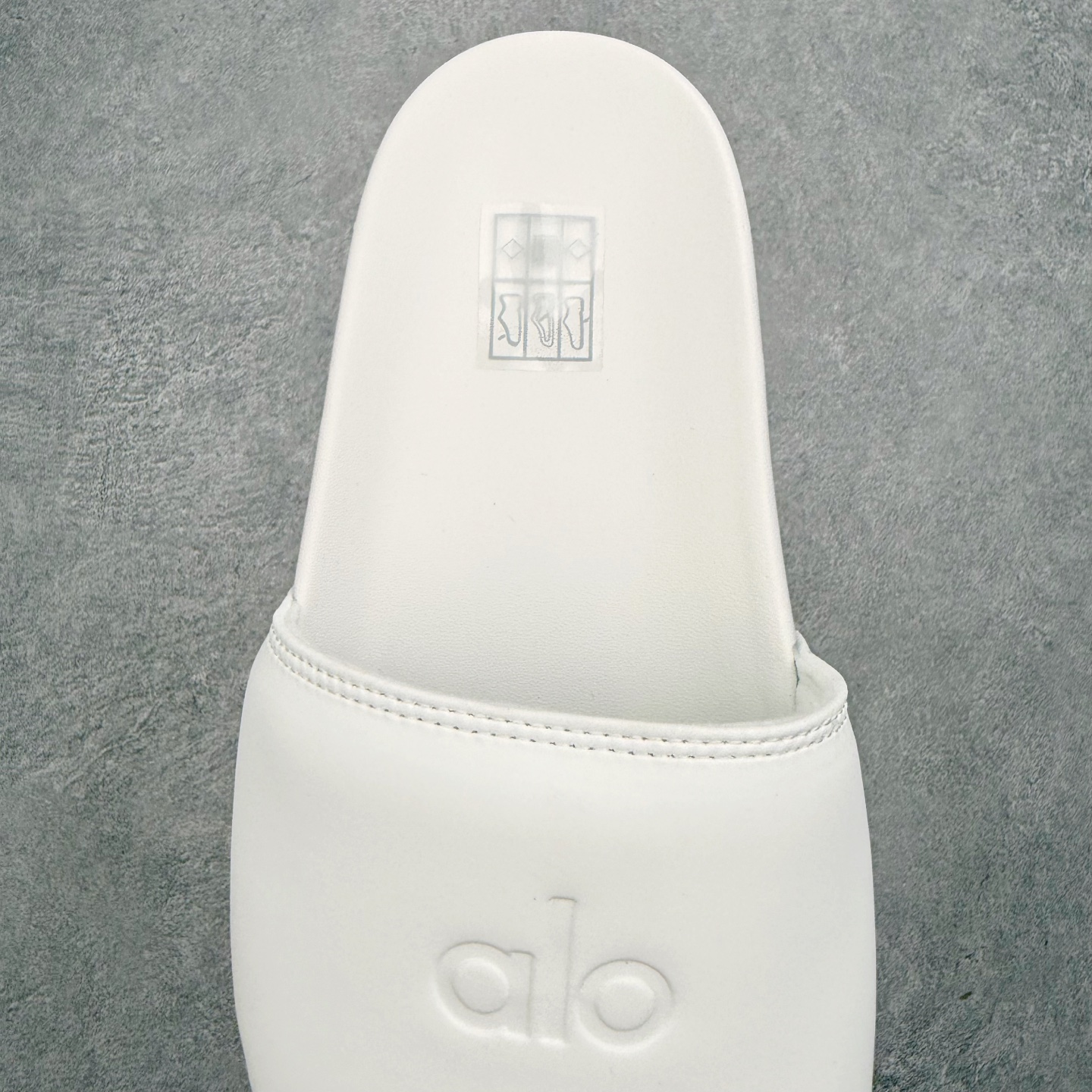 alo yoga Unisex It 舒适百搭 防滑防磨一字拖鞋 男女同款 品牌故事Alo Yoga于2
