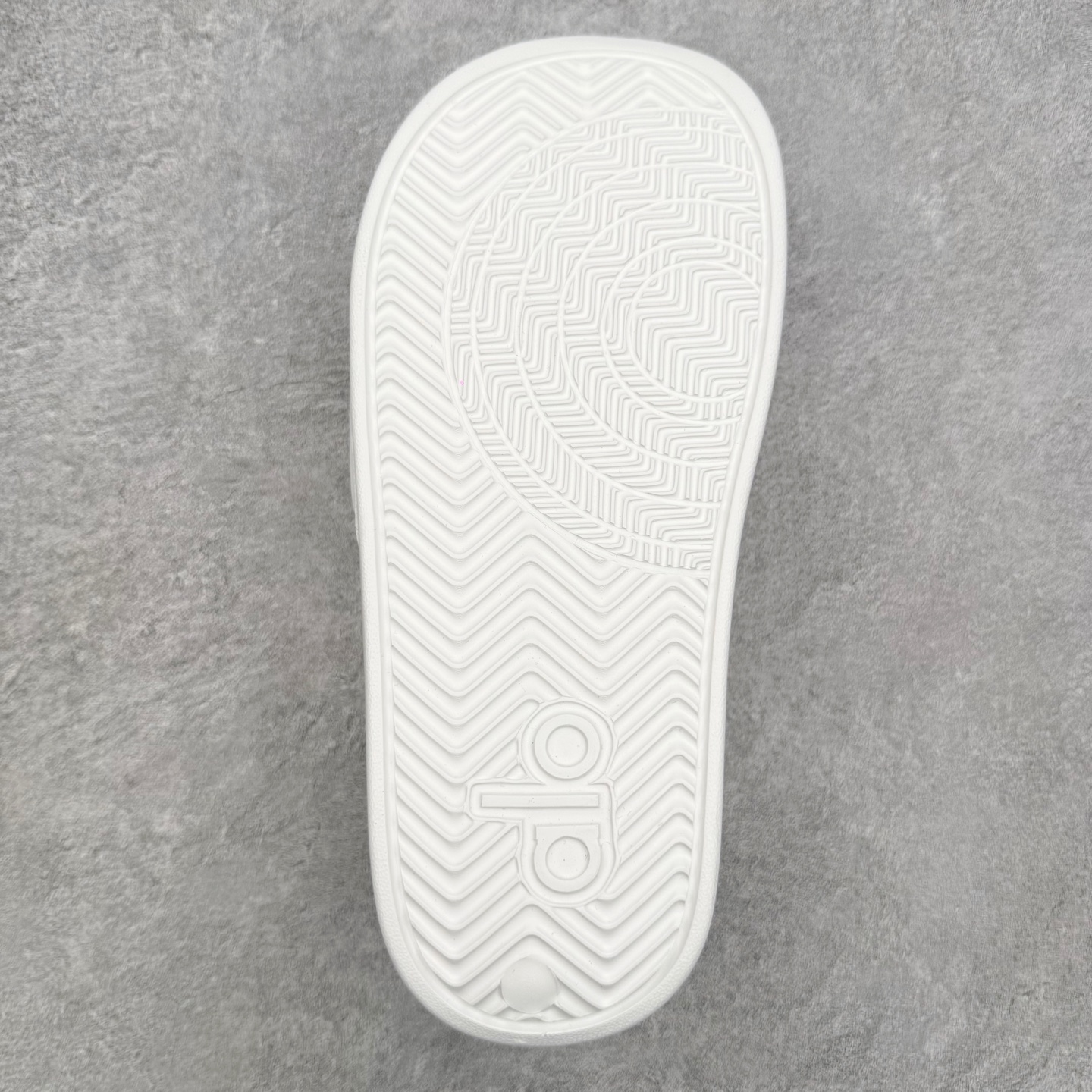 alo yoga Unisex It 舒适百搭 防滑防磨一字拖鞋 男女同款 品牌故事Alo Yoga于2