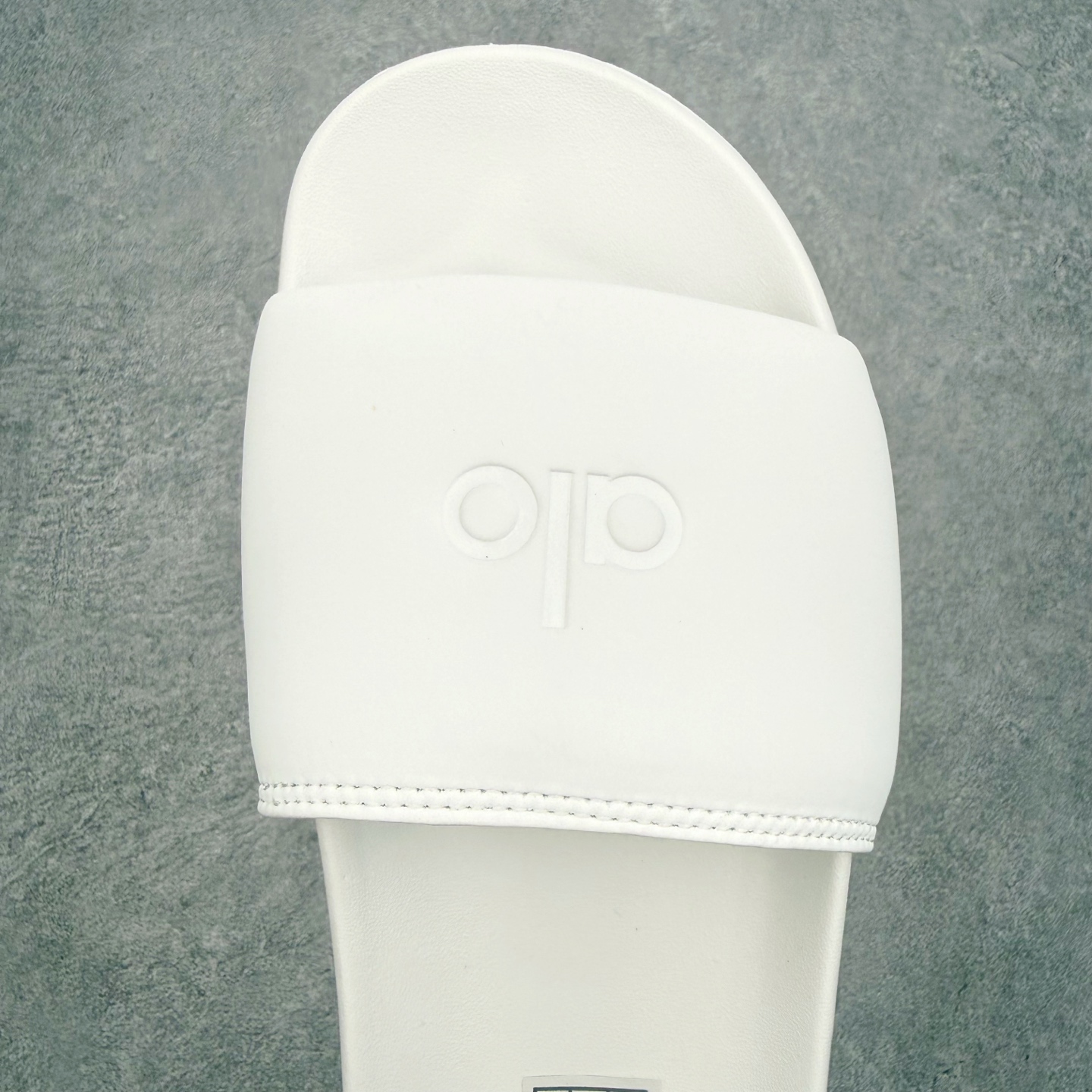 alo yoga Unisex It 舒适百搭 防滑防磨一字拖鞋 男女同款 品牌故事Alo Yoga于2