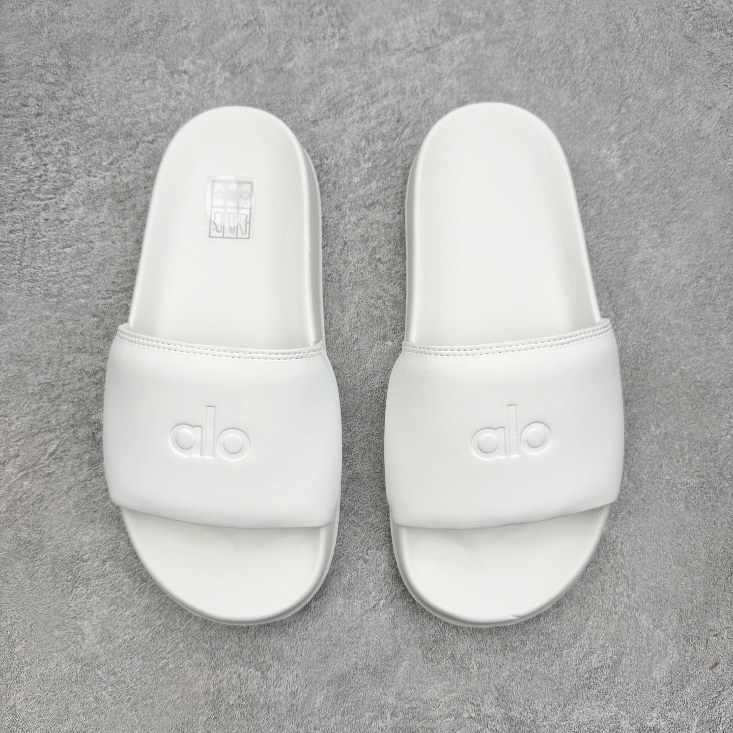 alo yoga Unisex It 舒适百搭 防滑防磨一字拖鞋 男女同款 品牌故事Alo Yoga于2