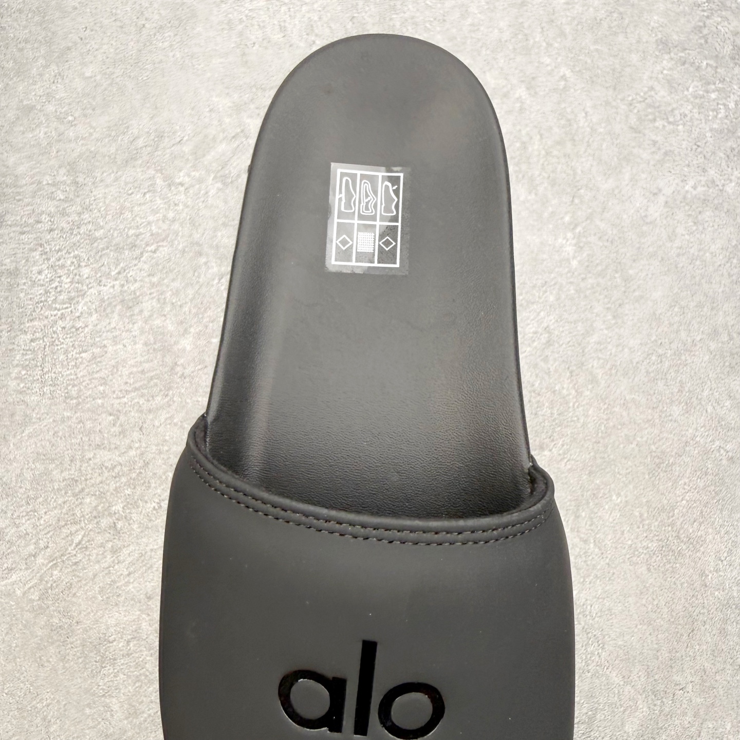 alo yoga Unisex It 舒适百搭 防滑防磨一字拖鞋 男女同款 品牌故事Alo Yoga于2