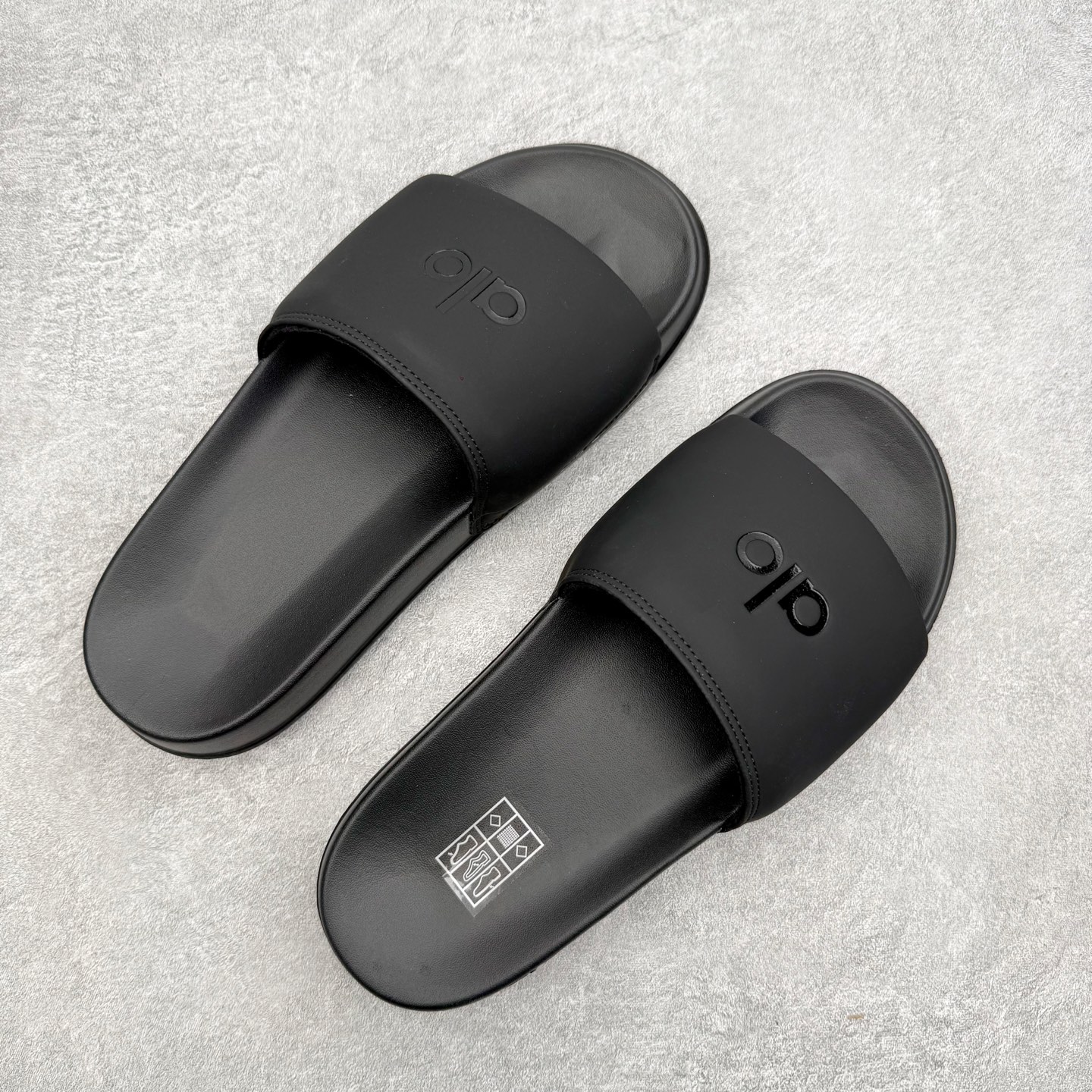 alo yoga Unisex It 舒适百搭 防滑防磨一字拖鞋 男女同款 品牌故事Alo Yoga于2