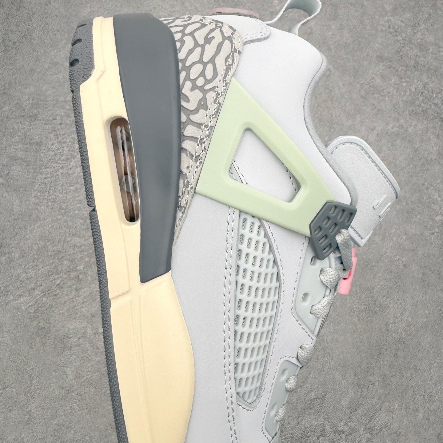 Jordan Spizike Low AJ复古低帮篮球鞋 FQ1759-401 这款鞋子著名导演斯派克李