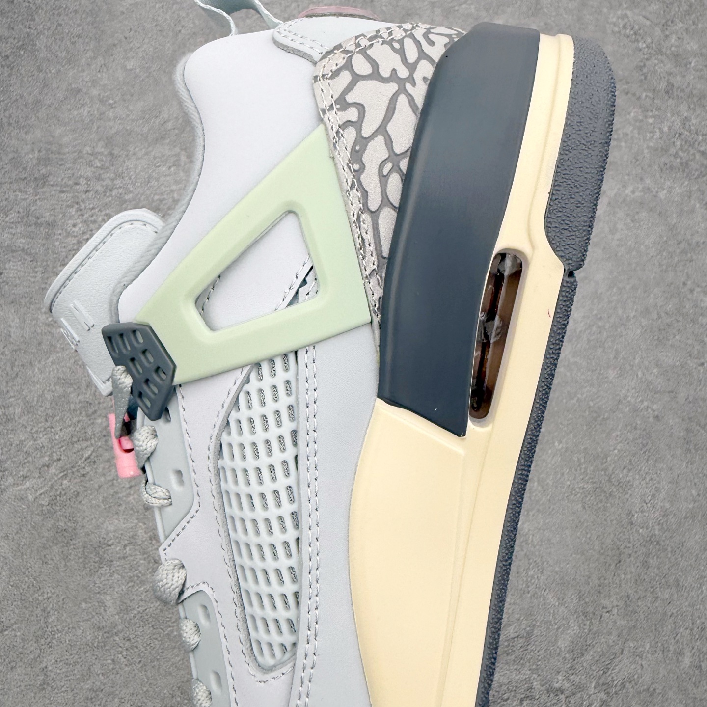Jordan Spizike Low AJ复古低帮篮球鞋 FQ1759-401 这款鞋子著名导演斯派克李