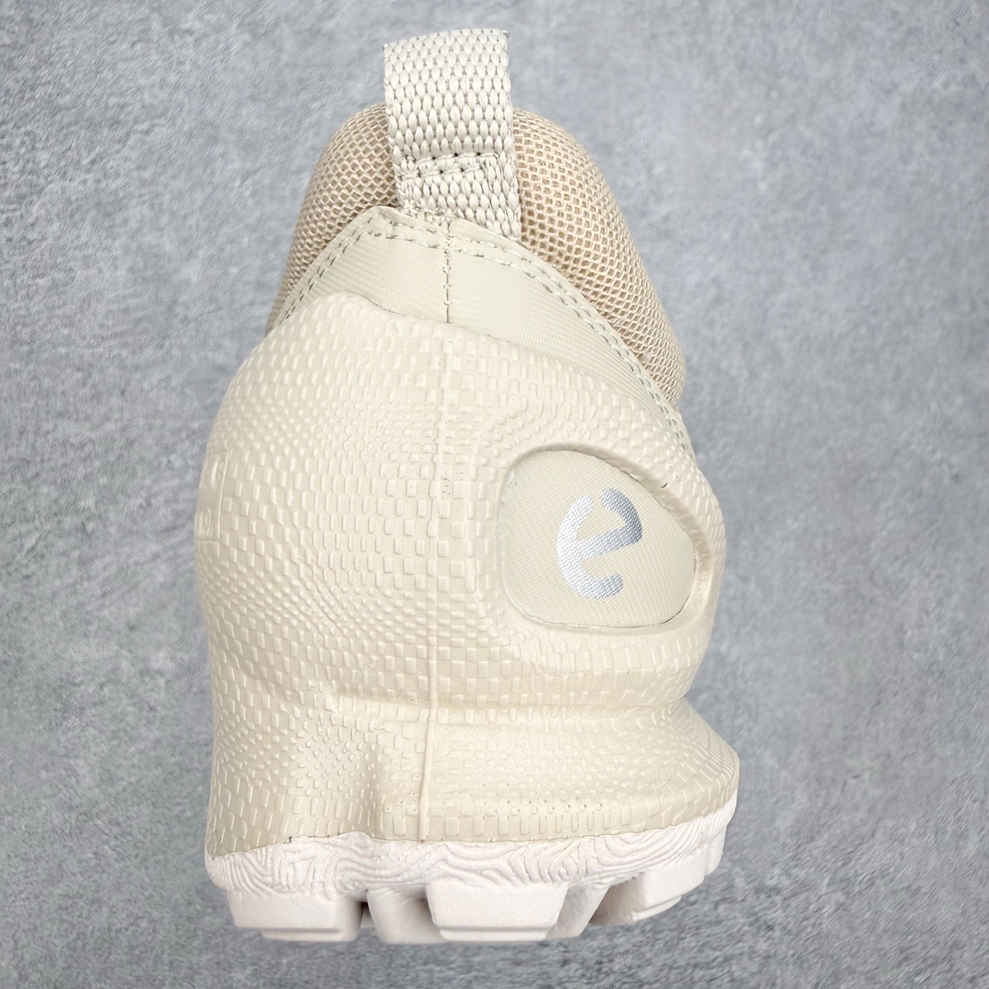 ECCo爱步 Biom C Trail 时尚简约牛皮减震耐磨低帮休闲跑步鞋 ECCO以三大核心特征为依托