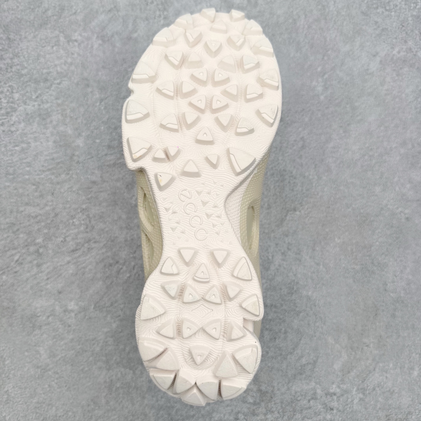 ECCo爱步 Biom C Trail 时尚简约牛皮减震耐磨低帮休闲跑步鞋 ECCO以三大核心特征为依托
