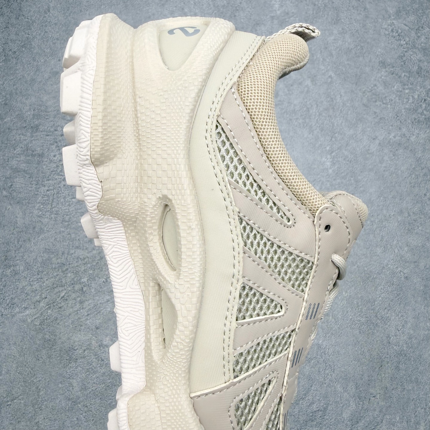 ECCo爱步 Biom C Trail 时尚简约牛皮减震耐磨低帮休闲跑步鞋 ECCO以三大核心特征为依托