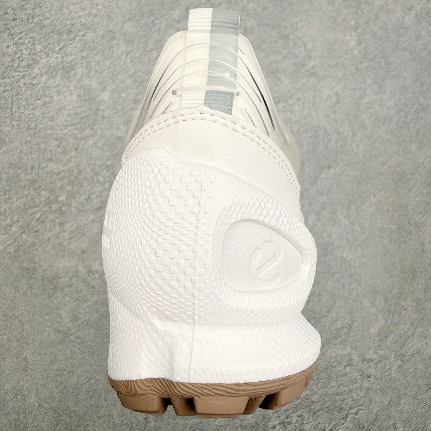 ECCo爱步 Biom C Trail 时尚简约牛皮减震耐磨低帮休闲跑步鞋 ECCO以三大核心特征为依托