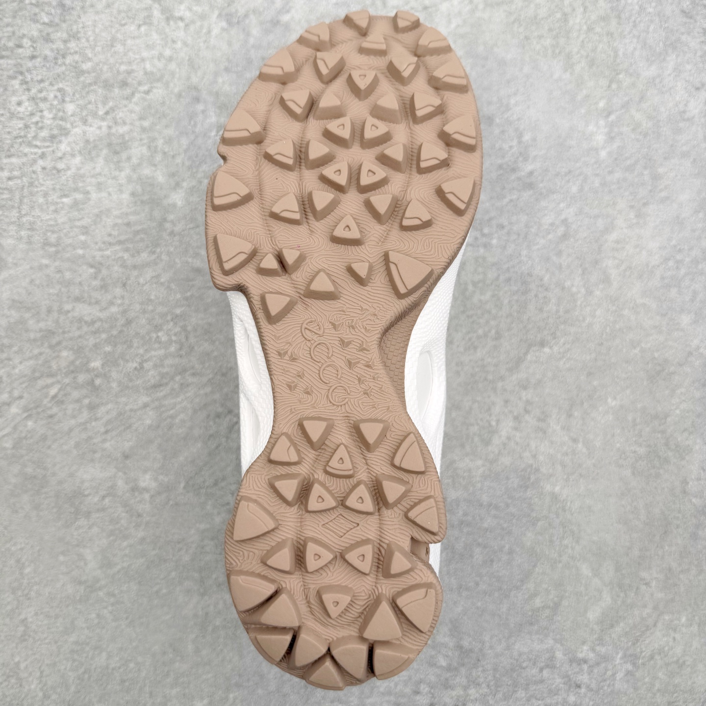 ECCo爱步 Biom C Trail 时尚简约牛皮减震耐磨低帮休闲跑步鞋 ECCO以三大核心特征为依托