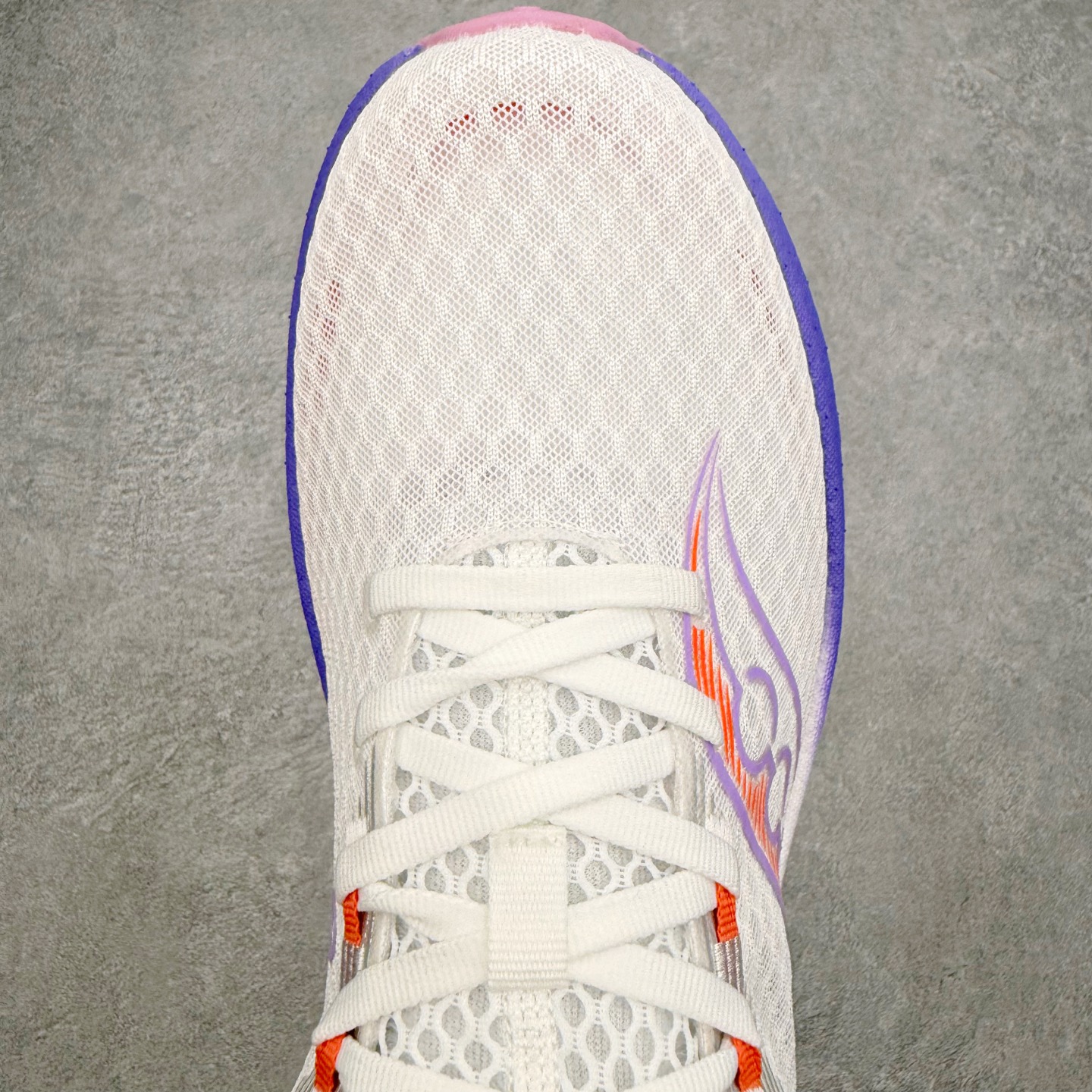 Saucony Endorphin Pro啡鹏 4 碳板竞速训练 低帮跑步鞋 Saucony（索康尼）是