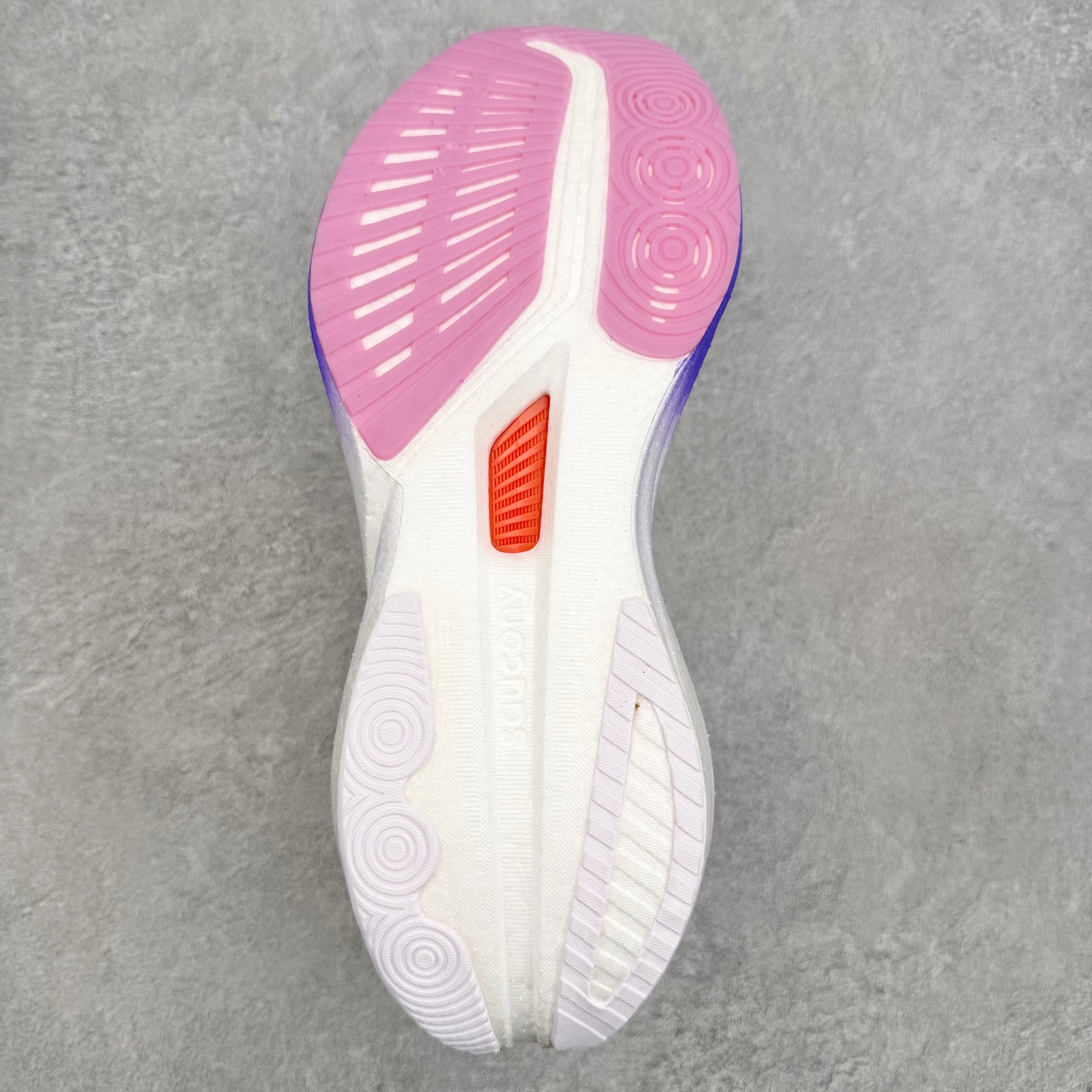 Saucony Endorphin Pro啡鹏 4 碳板竞速训练 低帮跑步鞋 Saucony（索康尼）是