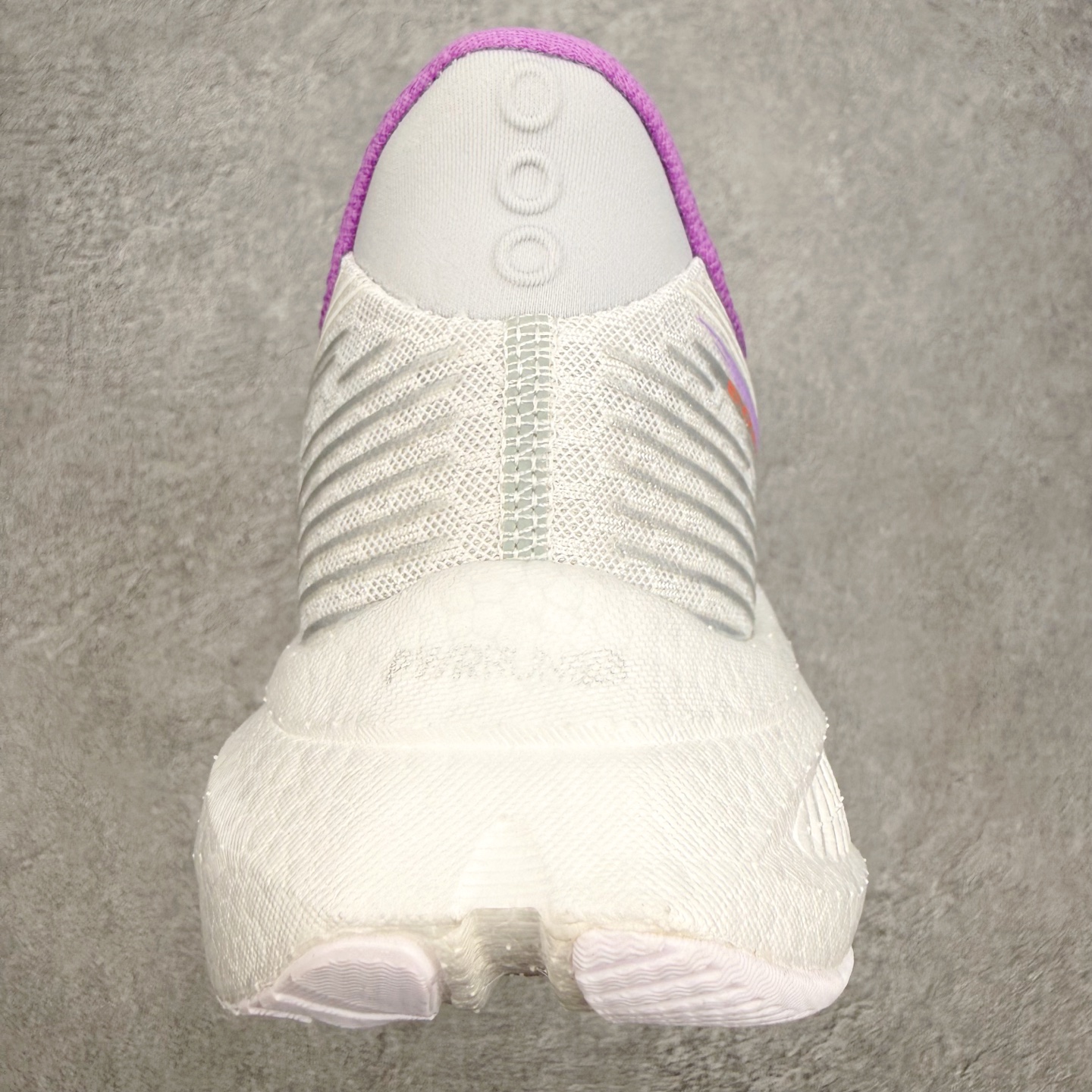 Saucony Endorphin Pro啡鹏 4 碳板竞速训练 低帮跑步鞋 Saucony（索康尼）是