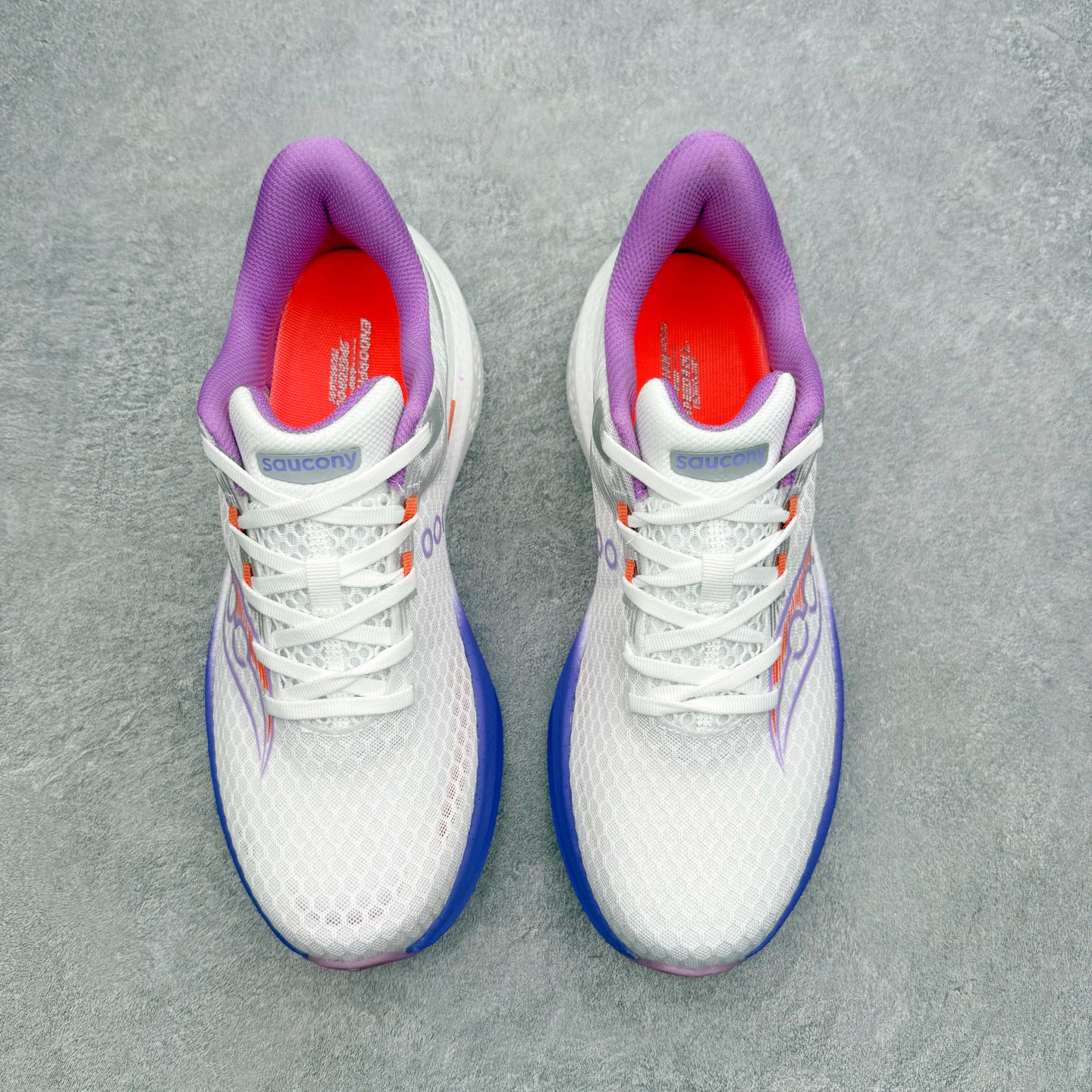 Saucony Endorphin Pro啡鹏 4 碳板竞速训练 低帮跑步鞋 Saucony（索康尼）是