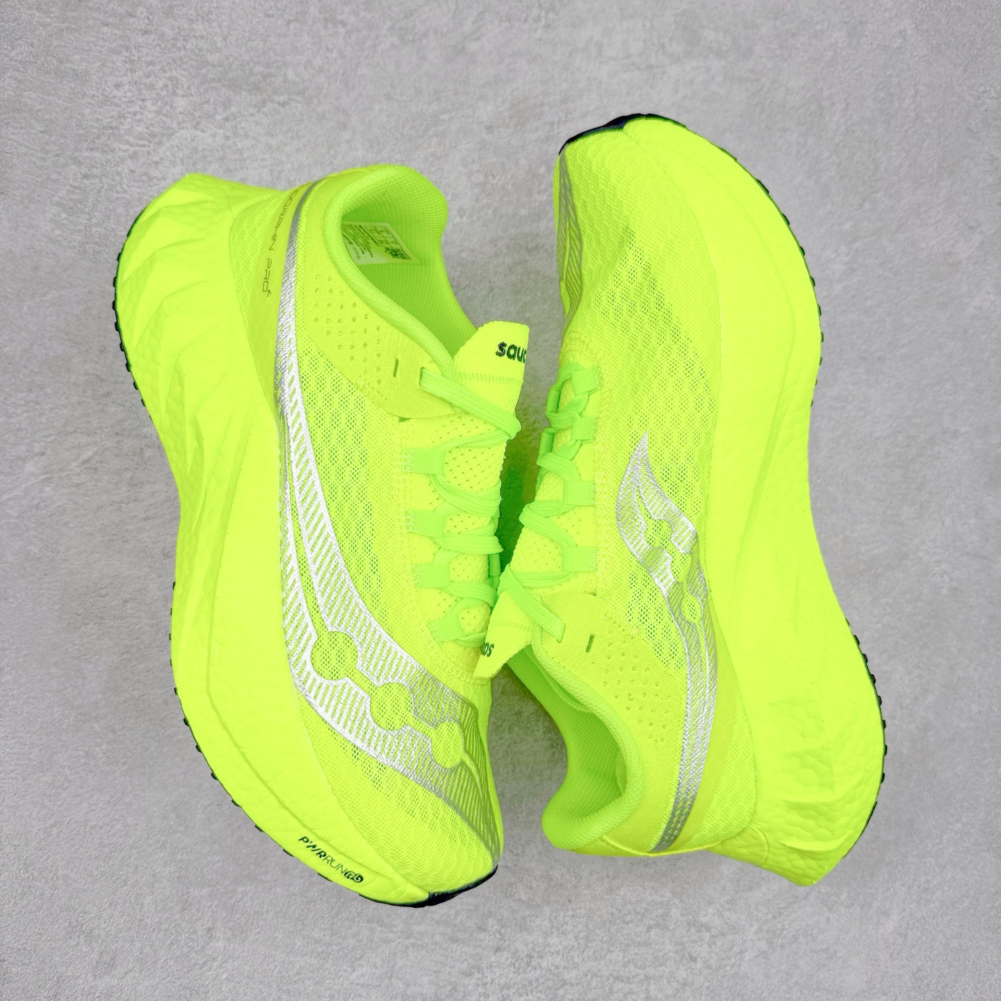 Saucony Endorphin Pro啡鹏 4 碳板竞速训练 低帮跑步鞋 Saucony（索康尼）是