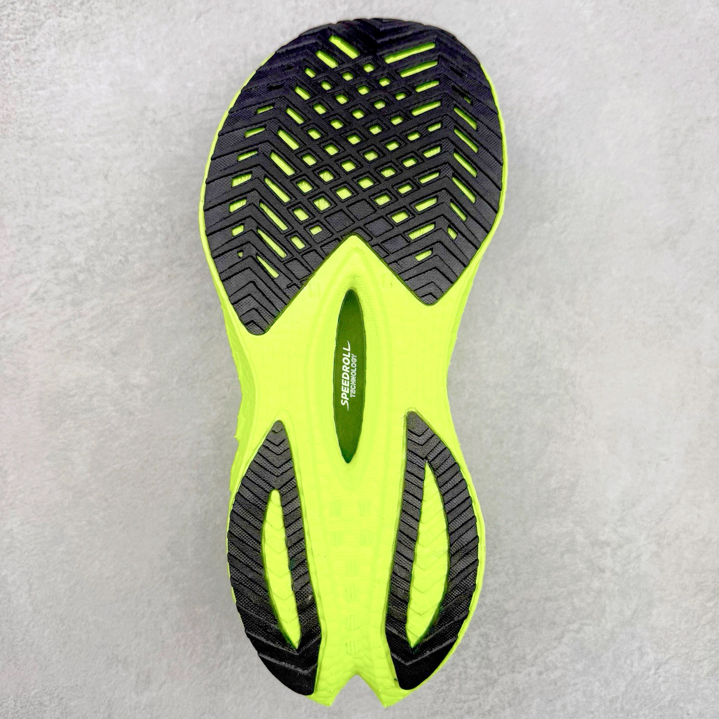 Saucony Endorphin Pro啡鹏 4 碳板竞速训练 低帮跑步鞋 Saucony（索康尼）是