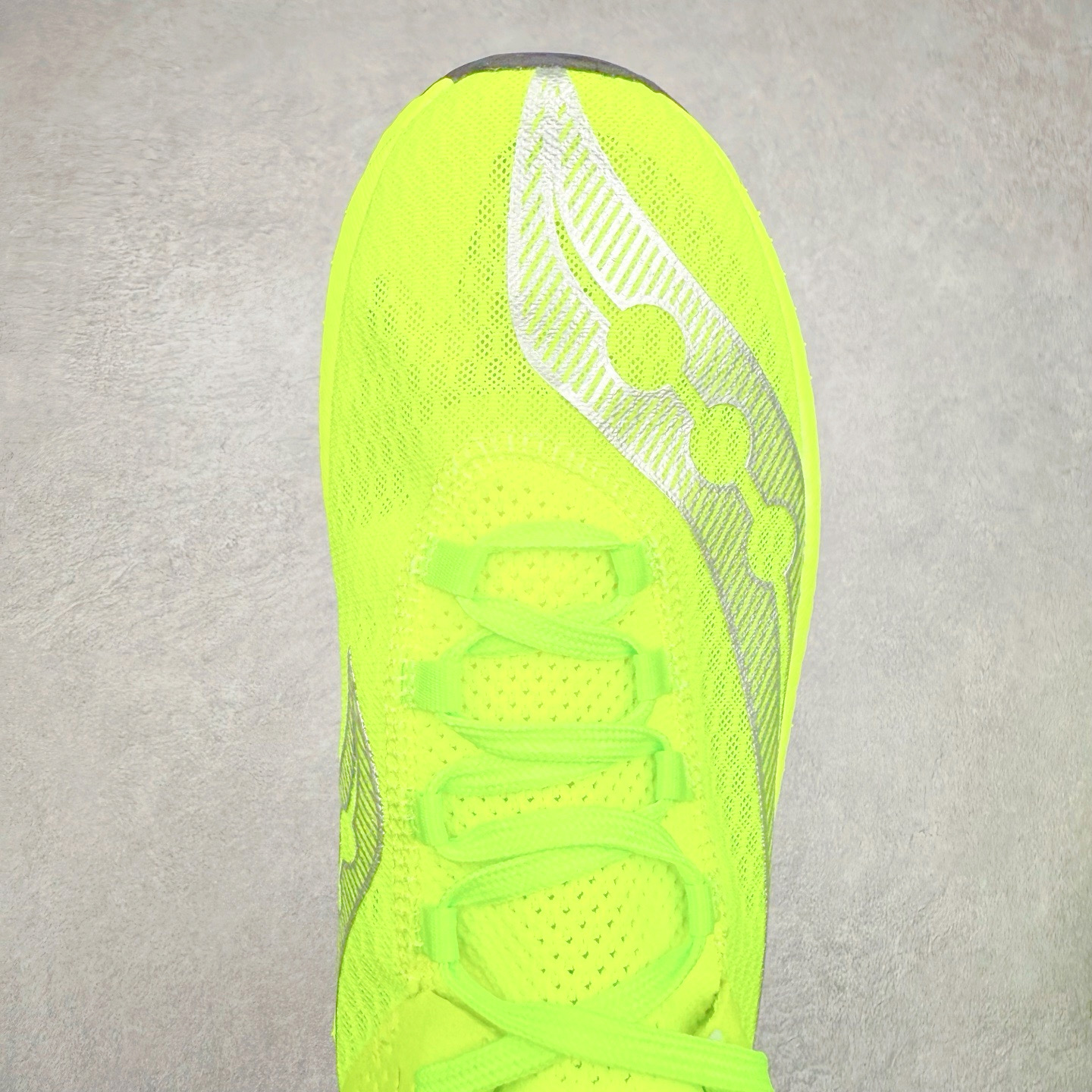 Saucony Endorphin Pro啡鹏 4 碳板竞速训练 低帮跑步鞋 Saucony（索康尼）是