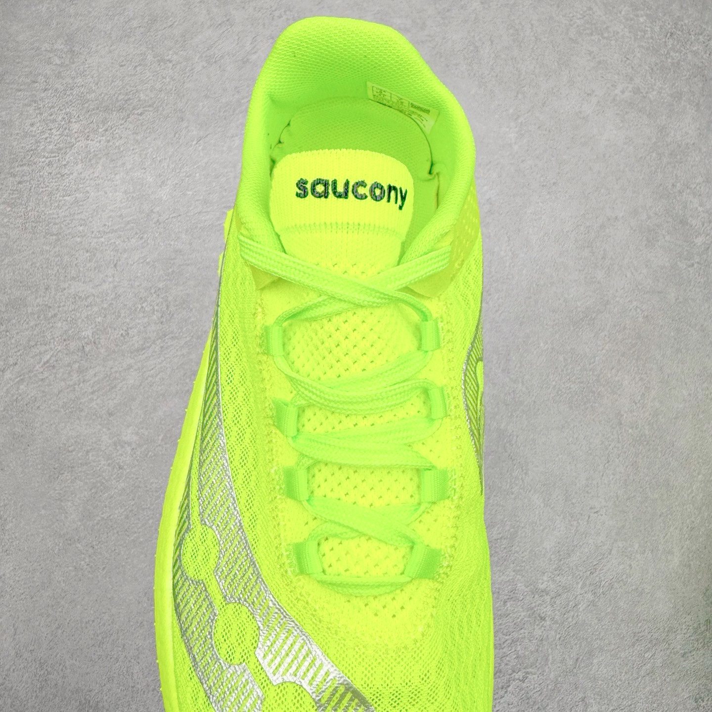 Saucony Endorphin Pro啡鹏 4 碳板竞速训练 低帮跑步鞋 Saucony（索康尼）是