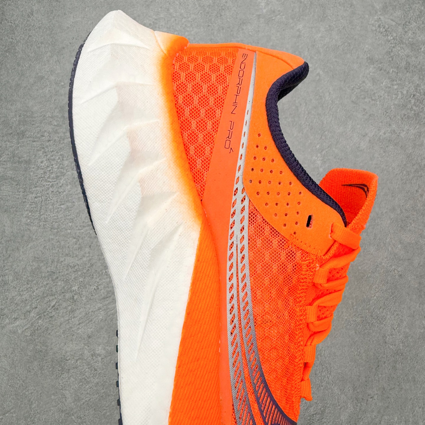 Saucony Endorphin Pro啡鹏 4 碳板竞速训练 低帮跑步鞋 Saucony（索康尼）是