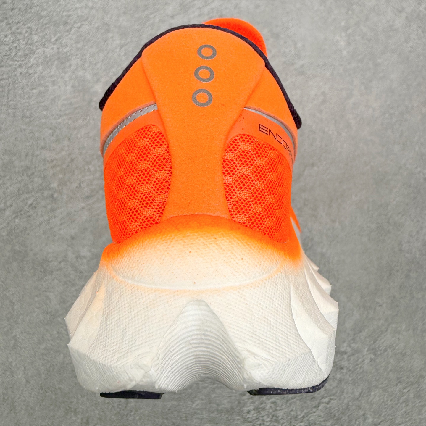 Saucony Endorphin Pro啡鹏 4 碳板竞速训练 低帮跑步鞋 Saucony（索康尼）是