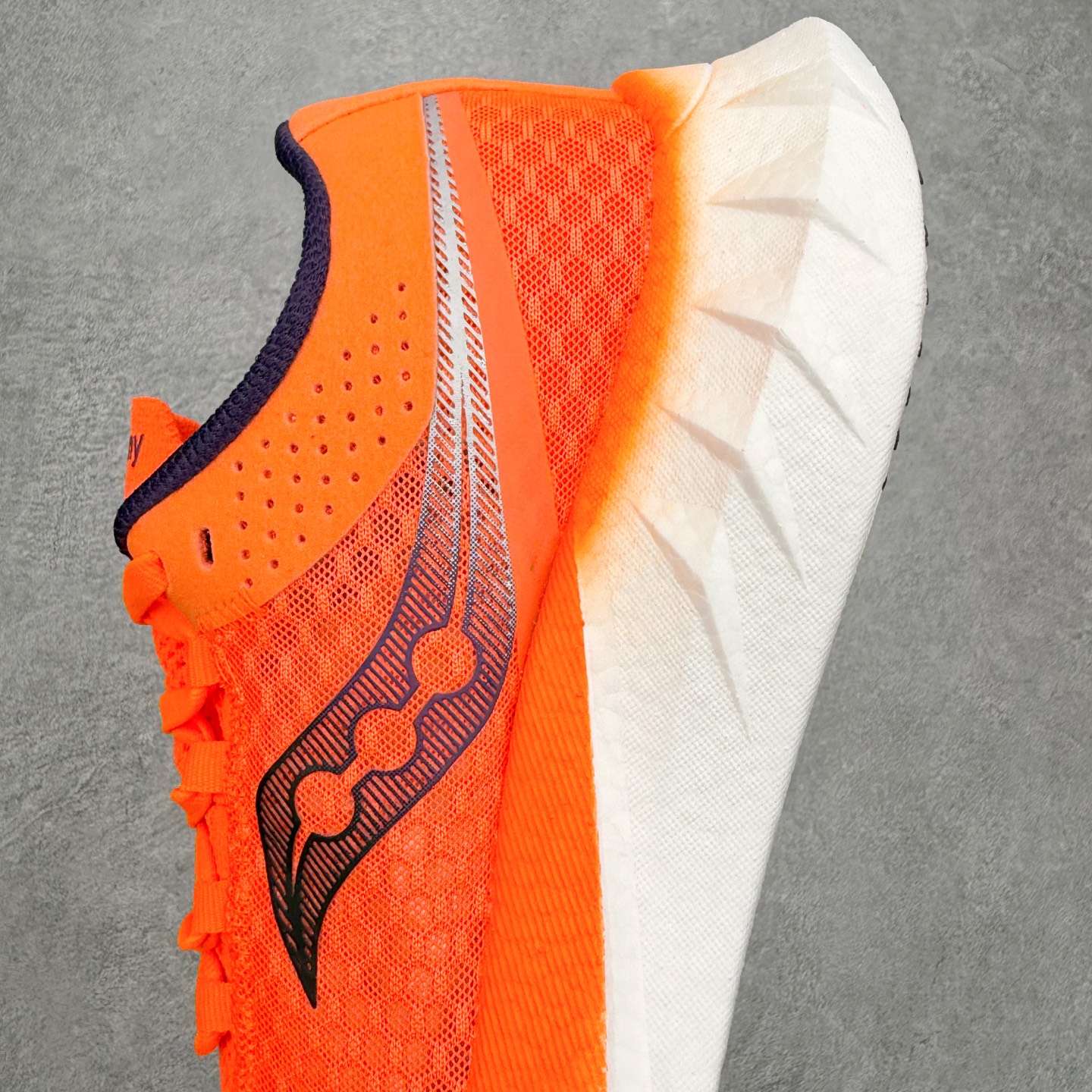 Saucony Endorphin Pro啡鹏 4 碳板竞速训练 低帮跑步鞋 Saucony（索康尼）是
