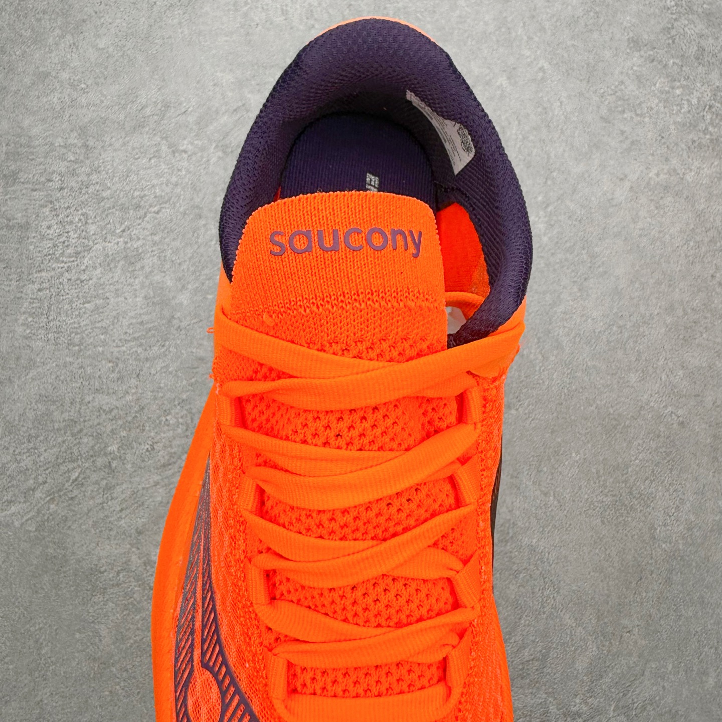 Saucony Endorphin Pro啡鹏 4 碳板竞速训练 低帮跑步鞋 Saucony（索康尼）是