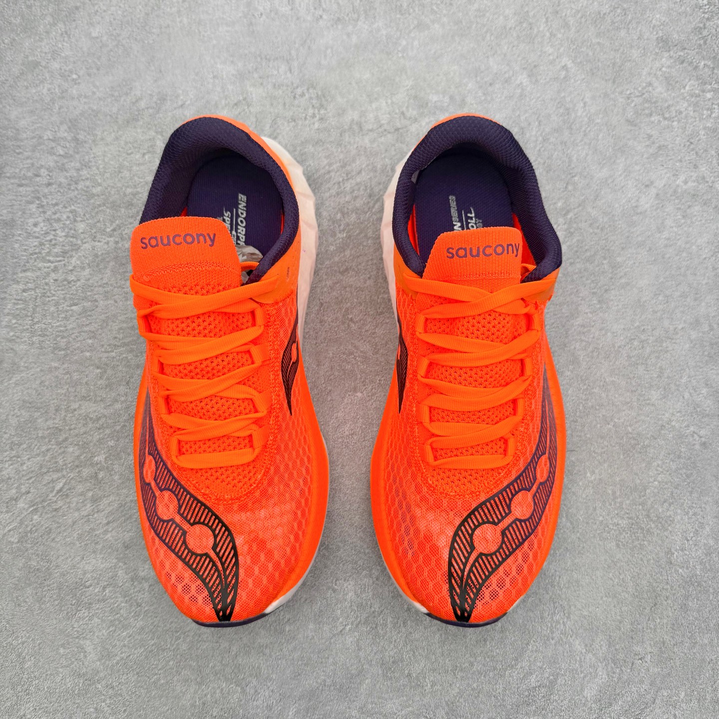 Saucony Endorphin Pro啡鹏 4 碳板竞速训练 低帮跑步鞋 Saucony（索康尼）是
