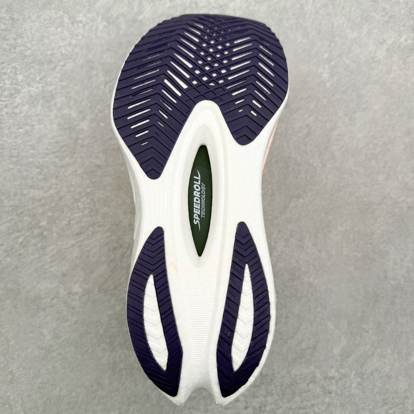 Saucony Endorphin Pro啡鹏 4 碳板竞速训练 低帮跑步鞋 Saucony（索康尼）是