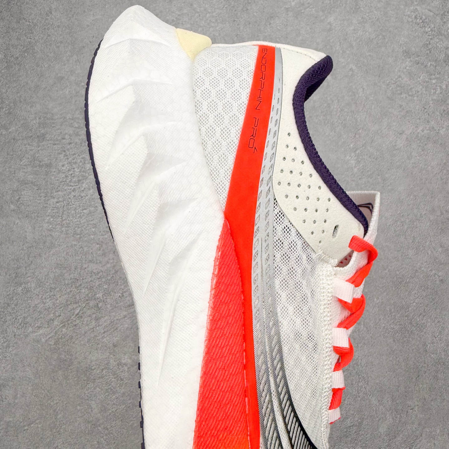 Saucony Endorphin Pro啡鹏 4 碳板竞速训练 低帮跑步鞋 Saucony（索康尼）是