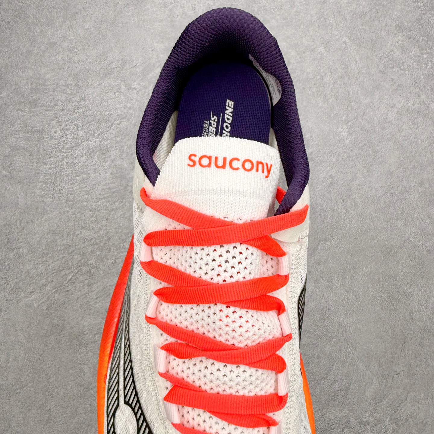 Saucony Endorphin Pro啡鹏 4 碳板竞速训练 低帮跑步鞋 Saucony（索康尼）是