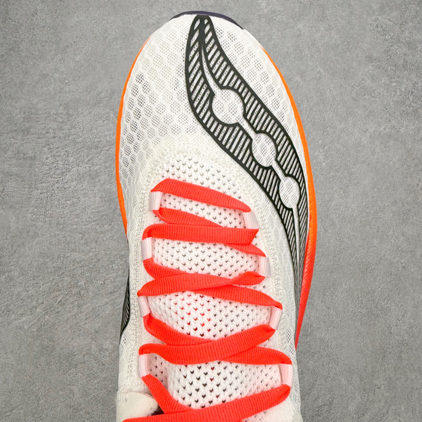 Saucony Endorphin Pro啡鹏 4 碳板竞速训练 低帮跑步鞋 Saucony（索康尼）是