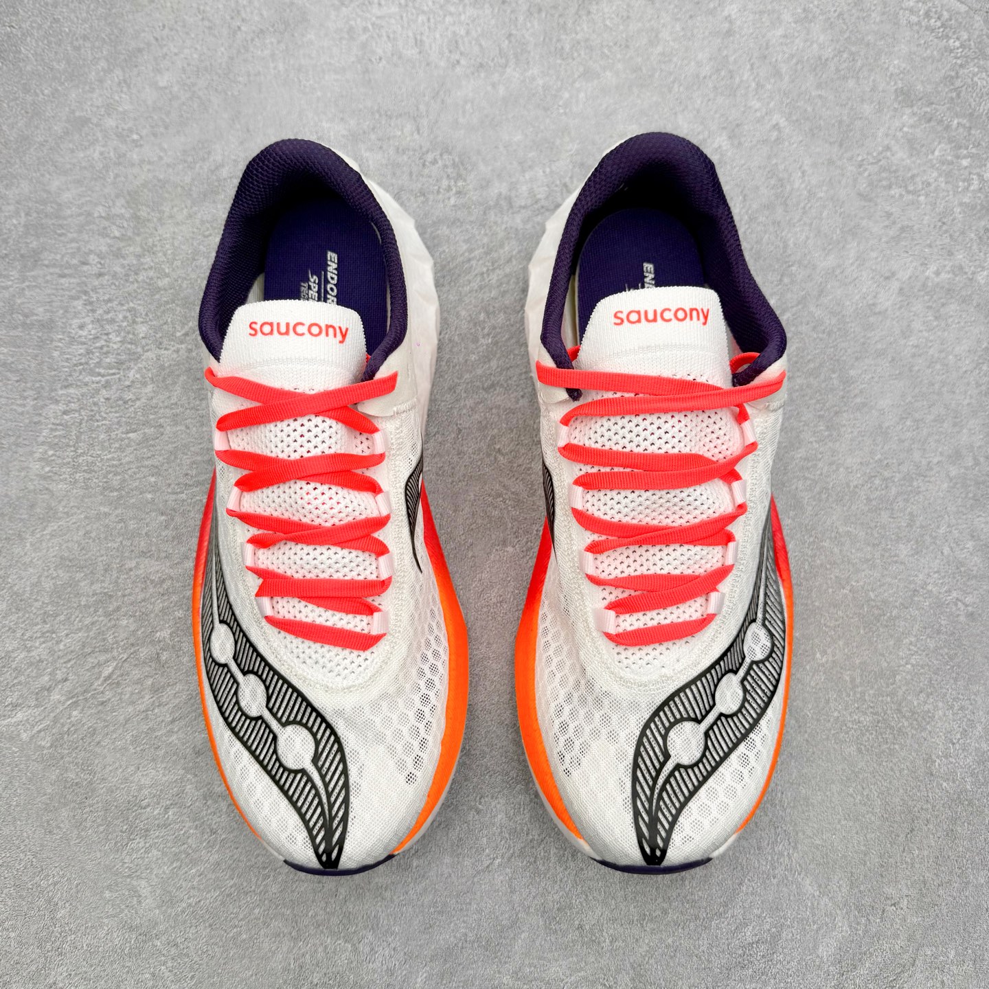 Saucony Endorphin Pro啡鹏 4 碳板竞速训练 低帮跑步鞋 Saucony（索康尼）是