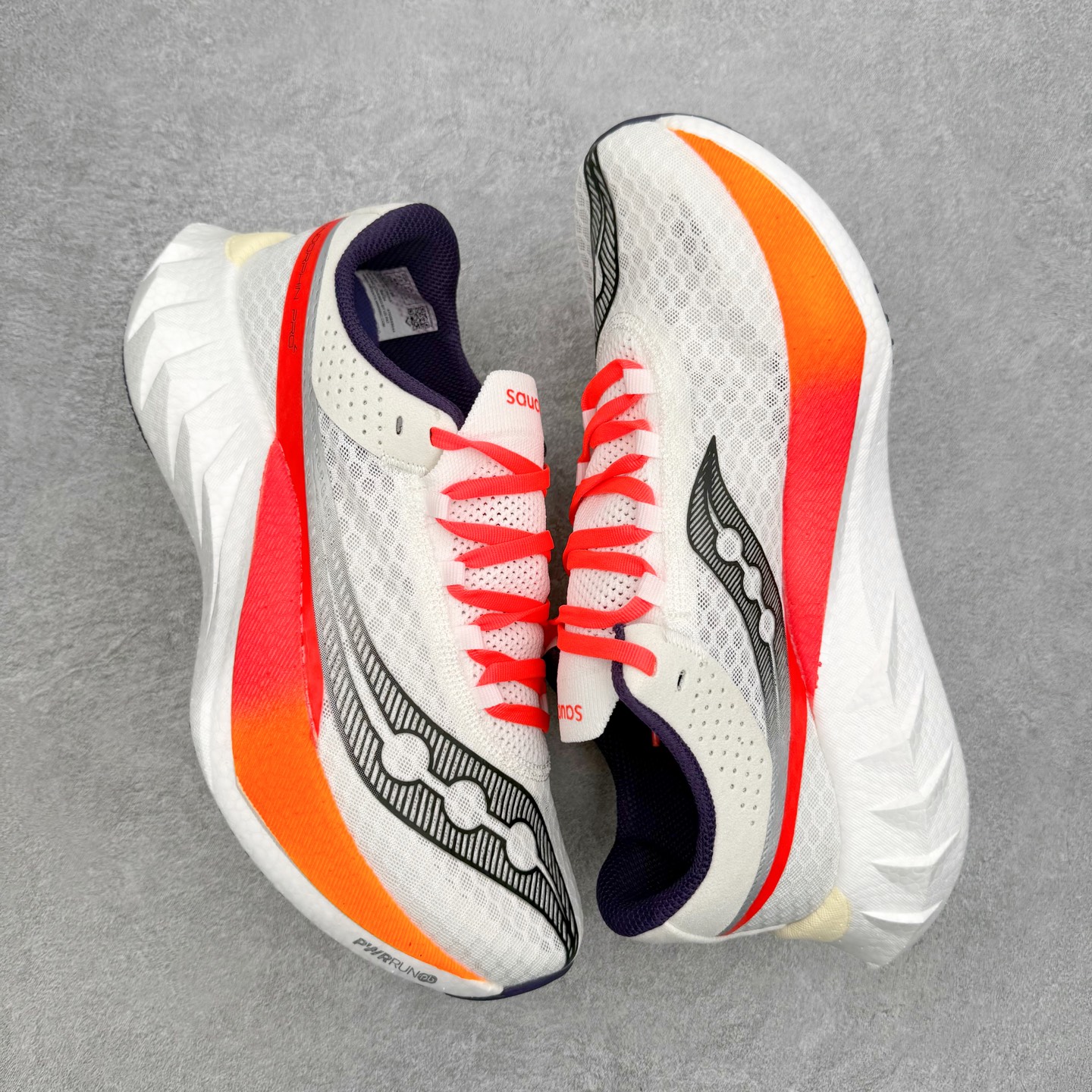 Saucony Endorphin Pro啡鹏 4 碳板竞速训练 低帮跑步鞋 Saucony（索康尼）是