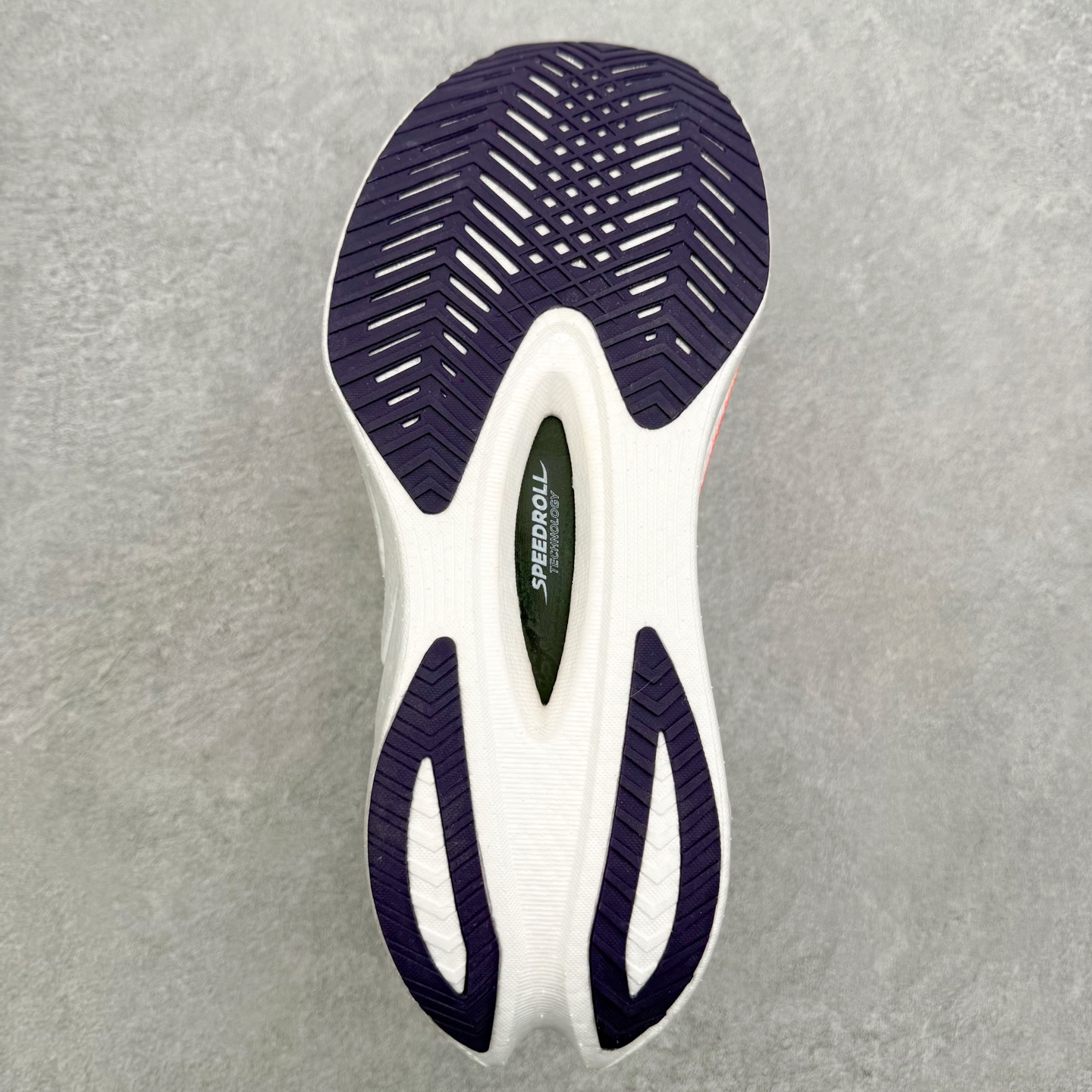 Saucony Endorphin Pro啡鹏 4 碳板竞速训练 低帮跑步鞋 Saucony（索康尼）是