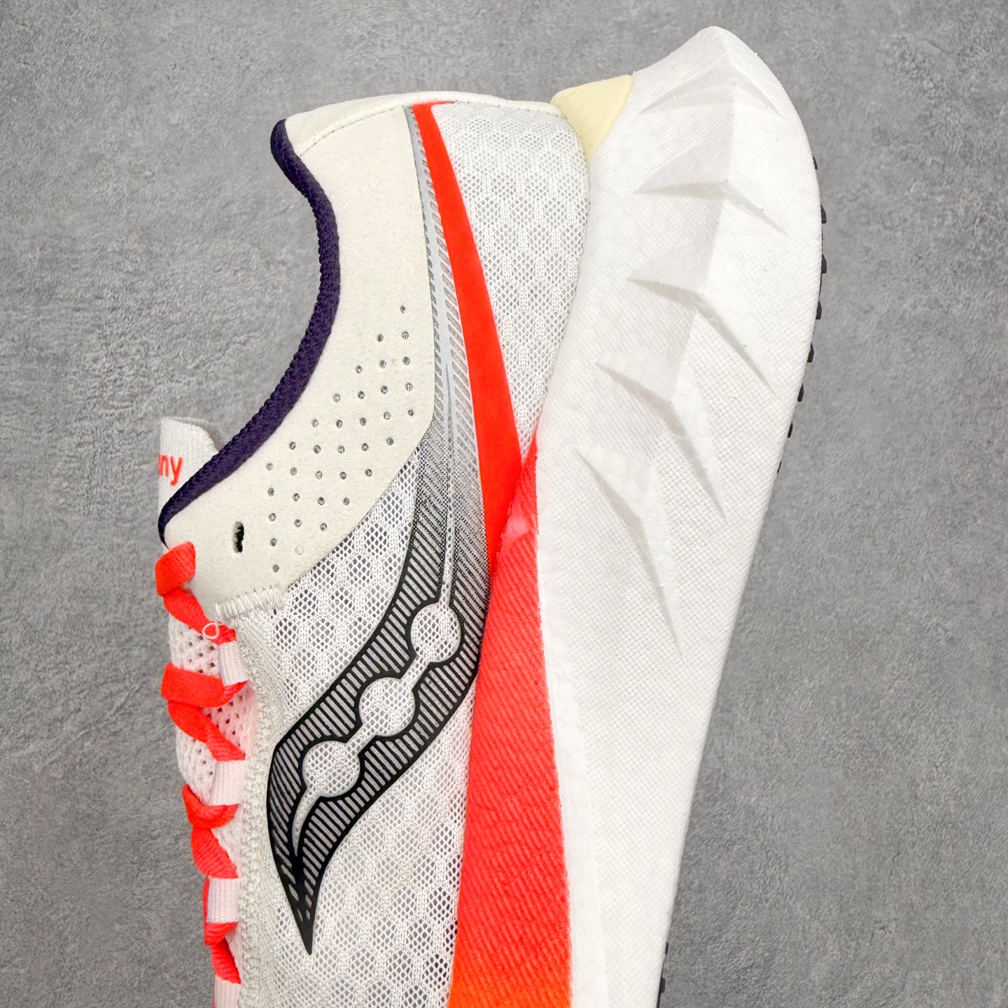 Saucony Endorphin Pro啡鹏 4 碳板竞速训练 低帮跑步鞋 Saucony（索康尼）是