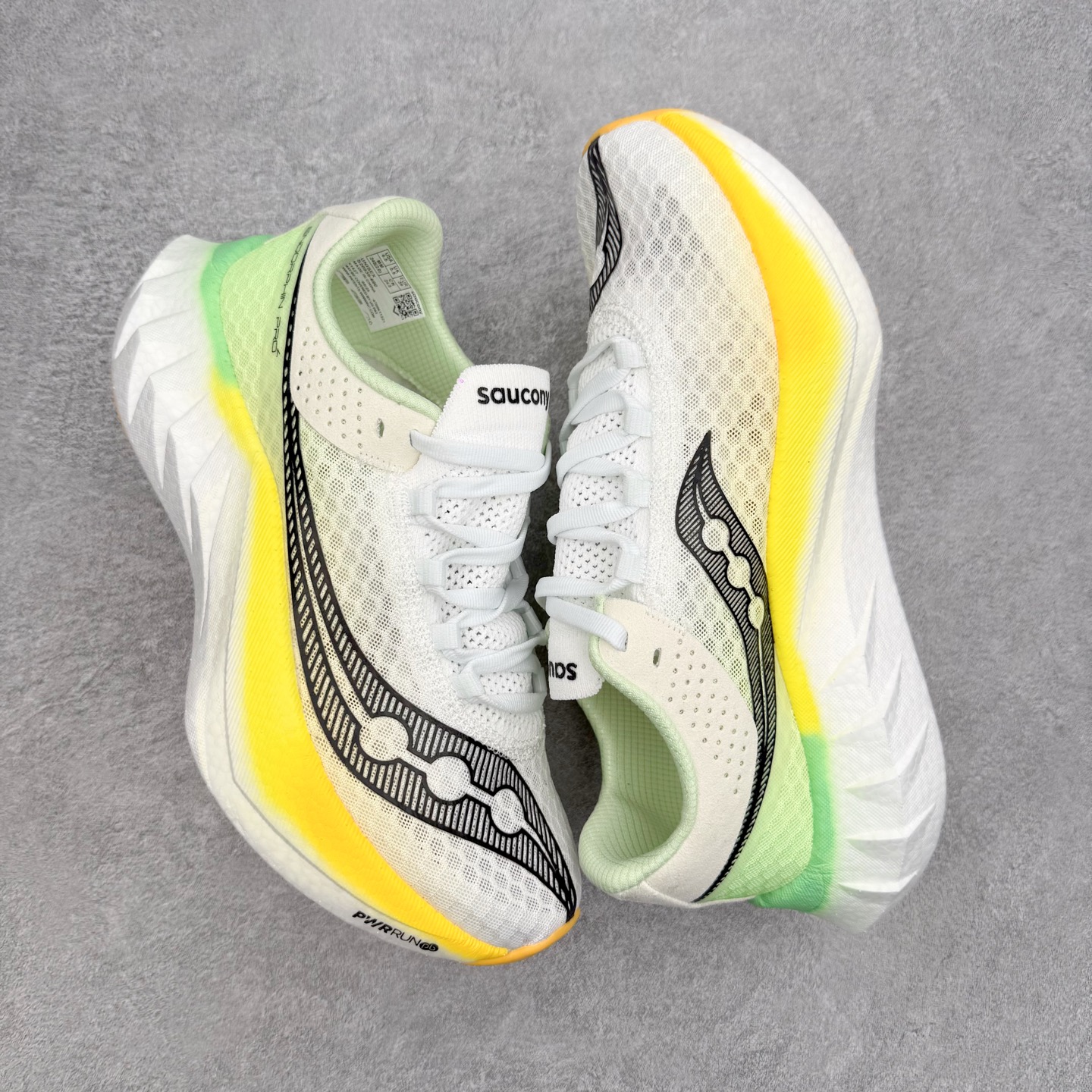 Saucony Endorphin Pro啡鹏 4 碳板竞速训练 低帮跑步鞋 Saucony（索康尼）是