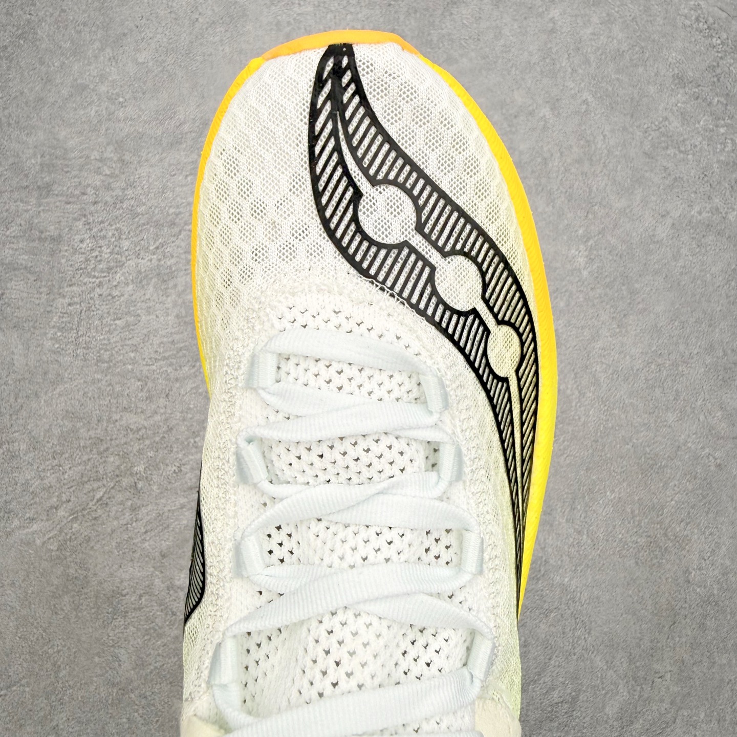 Saucony Endorphin Pro啡鹏 4 碳板竞速训练 低帮跑步鞋 Saucony（索康尼）是
