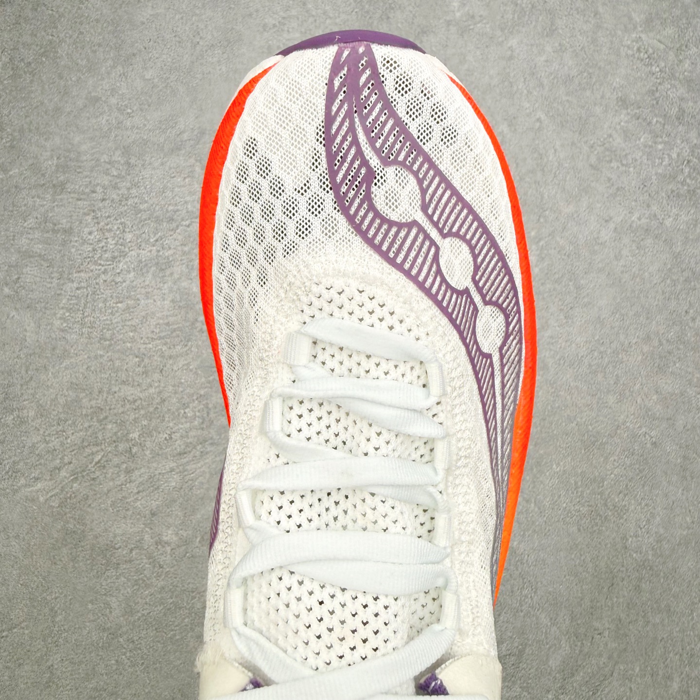Saucony Endorphin Pro啡鹏 4 碳板竞速训练 低帮跑步鞋 Saucony（索康尼）是