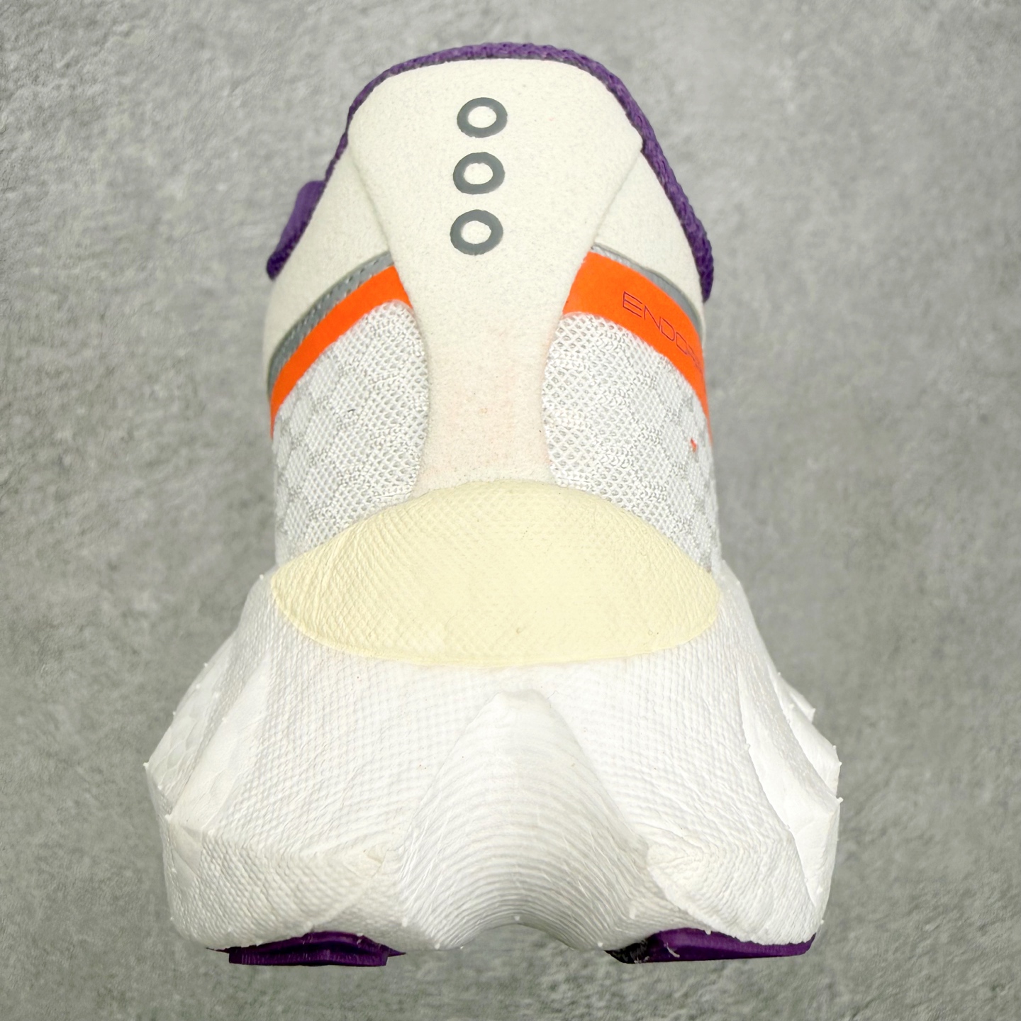 Saucony Endorphin Pro啡鹏 4 碳板竞速训练 低帮跑步鞋 Saucony（索康尼）是
