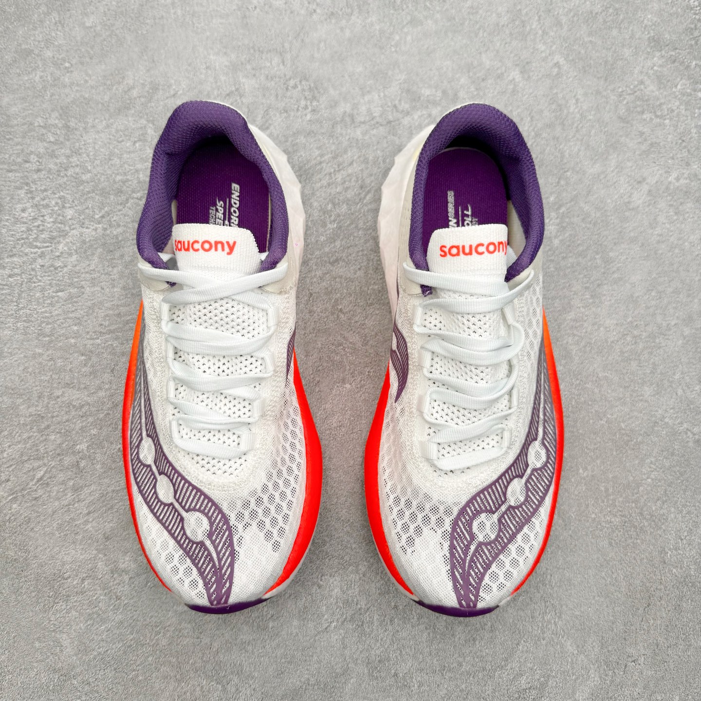 Saucony Endorphin Pro啡鹏 4 碳板竞速训练 低帮跑步鞋 Saucony（索康尼）是