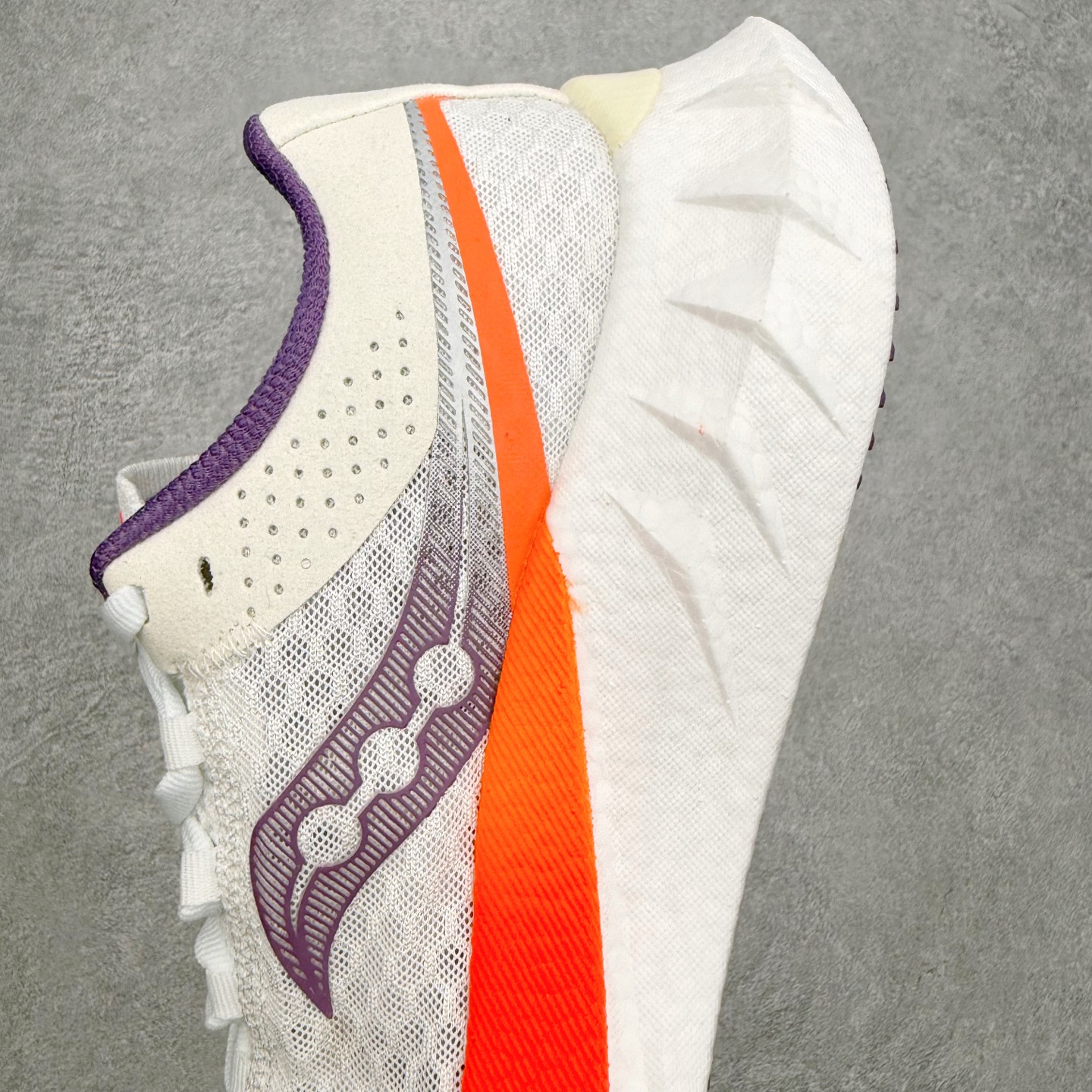 Saucony Endorphin Pro啡鹏 4 碳板竞速训练 低帮跑步鞋 Saucony（索康尼）是