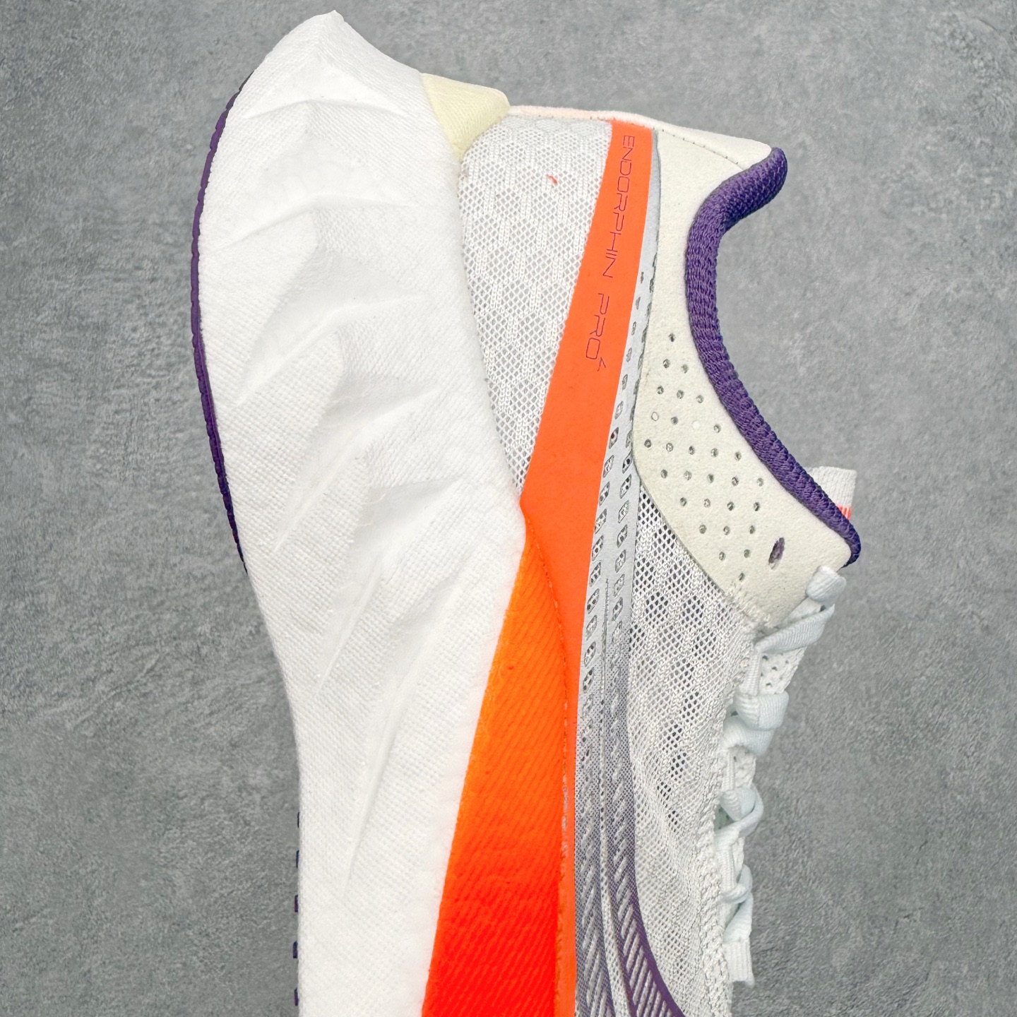 Saucony Endorphin Pro啡鹏 4 碳板竞速训练 低帮跑步鞋 Saucony（索康尼）是
